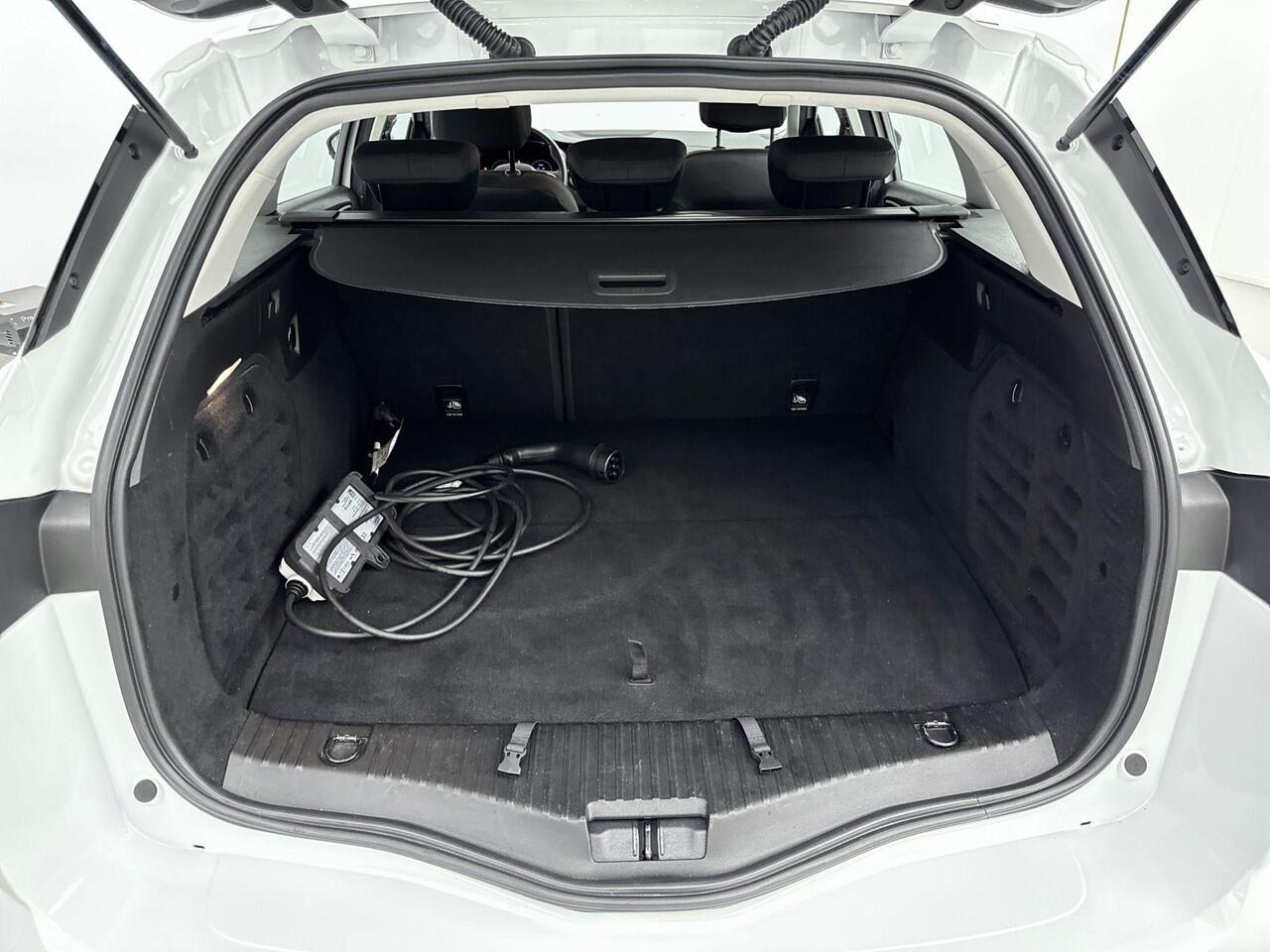 Renault MEGANE 1.6 E-Tech Plug-In Hybrid Business Zen 160PK | Automaat | Navigatie | LED Koplampen | Parkeersensoren Voor & Achter | Apple CarPlay & Android Auto