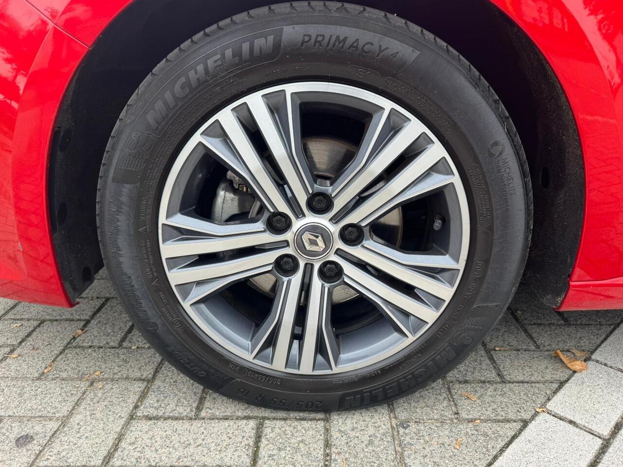 Renault MEGANE Estate TCe EDC 140 Intens | Dealeronderhouden |