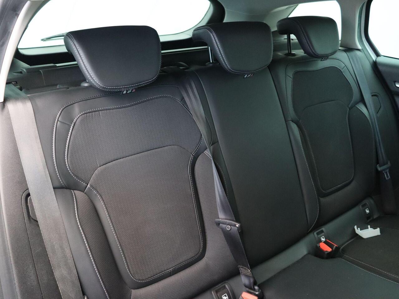 Renault MEGANE Estate 160pk Plug-In Hybrid 160pk Intens | 94% Accu score | Parkeersensoren rondom | Achteruitrijcamera | Climate control |