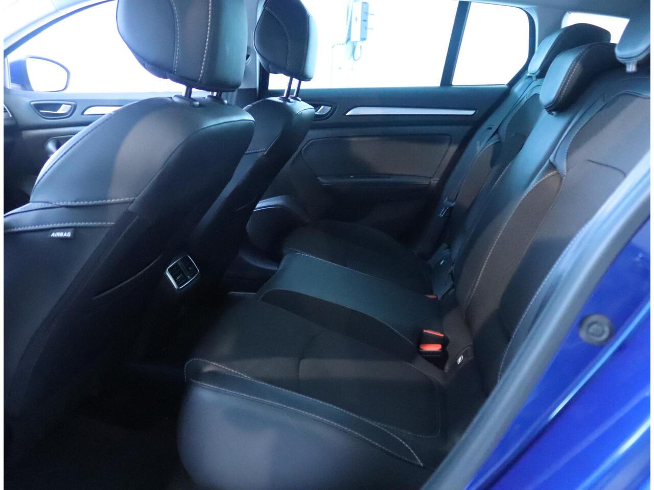 Renault MEGANE Estate 1.3 TCe 140 EDC Intens Clima | Navi | PDC | Lichtmetalen velgen 16" | Trekhaak |