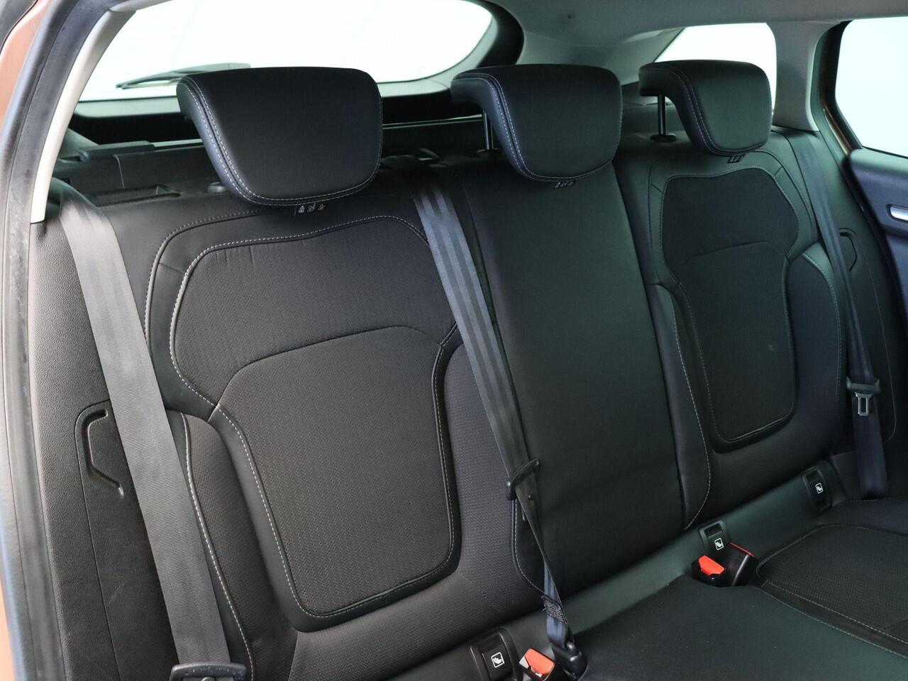 Renault MEGANE Estate 160pk Plug-In Hybrid Intens | Accu Score 92 | Plug-in Hybride!| Climate Control | Navigatie | Velgen Lichtmetaal |