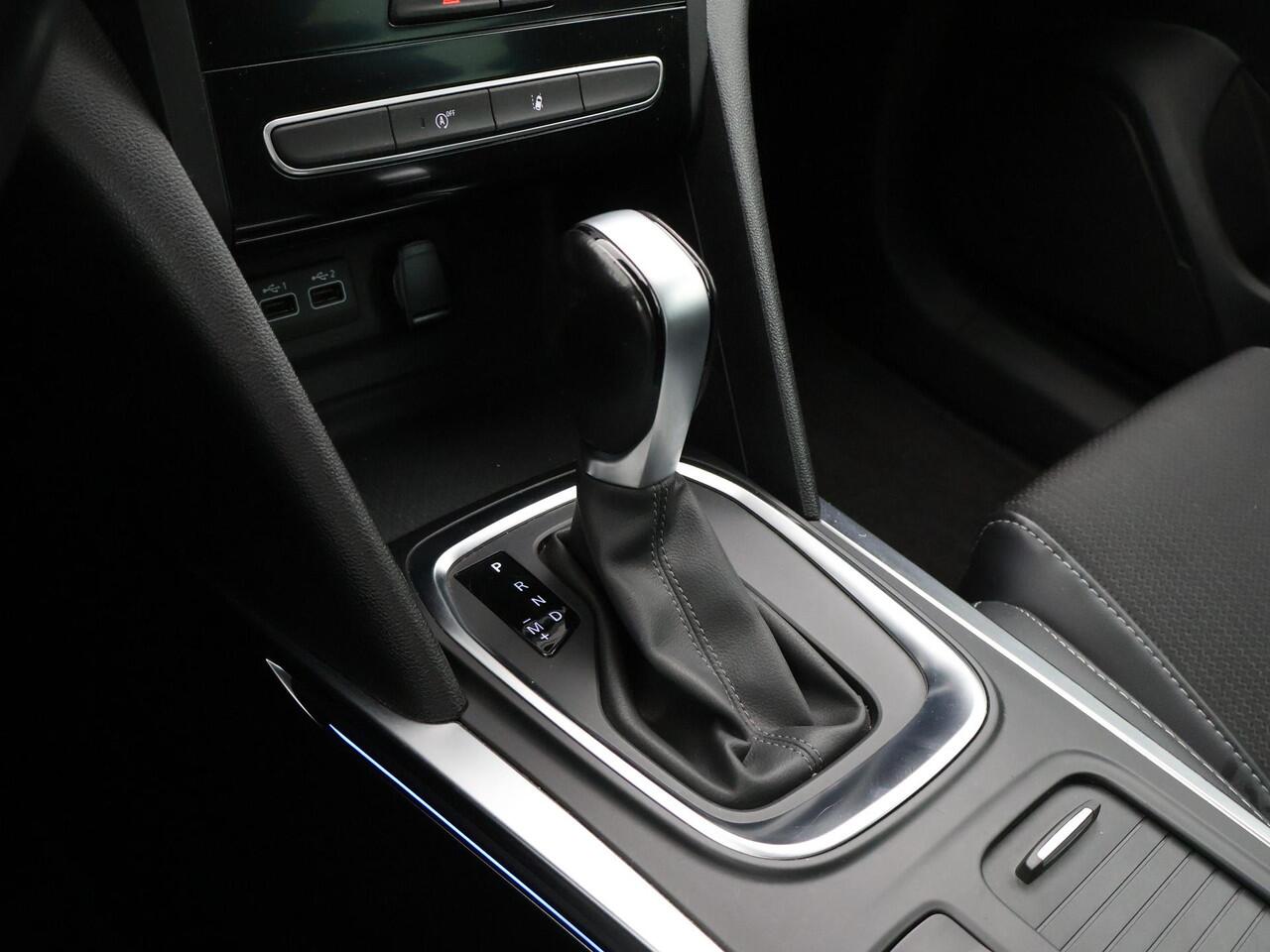 Renault MEGANE Estate 1.3 TCe 140 PK AUTOMAAT INTENS + TREKHAAK 1700 KG | SFEERVERLICHTING | 17 INCH | FULL LED | CARPLAY