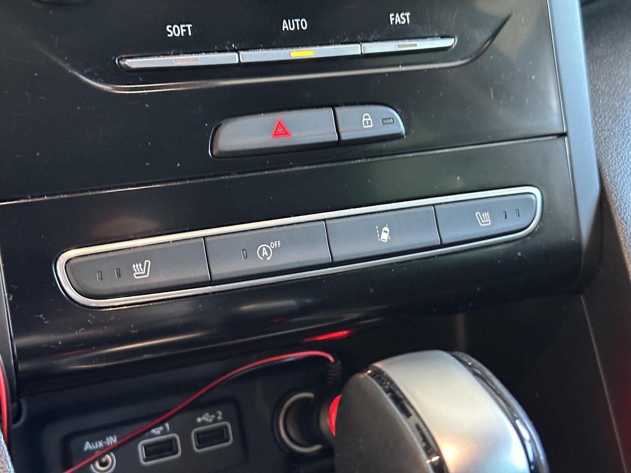 Renault MEGANE 1.3 TCe 140 Intens EDC AUTOMAAT | NAVIGATIE | TREKHAAK | CAMERA | PARKEERSENSOREN