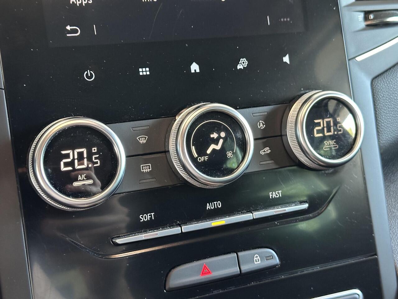 Renault MEGANE 1.3 TCe 140 Intens EDC AUTOMAAT | NAVIGATIE | TREKHAAK | CAMERA | PARKEERSENSOREN