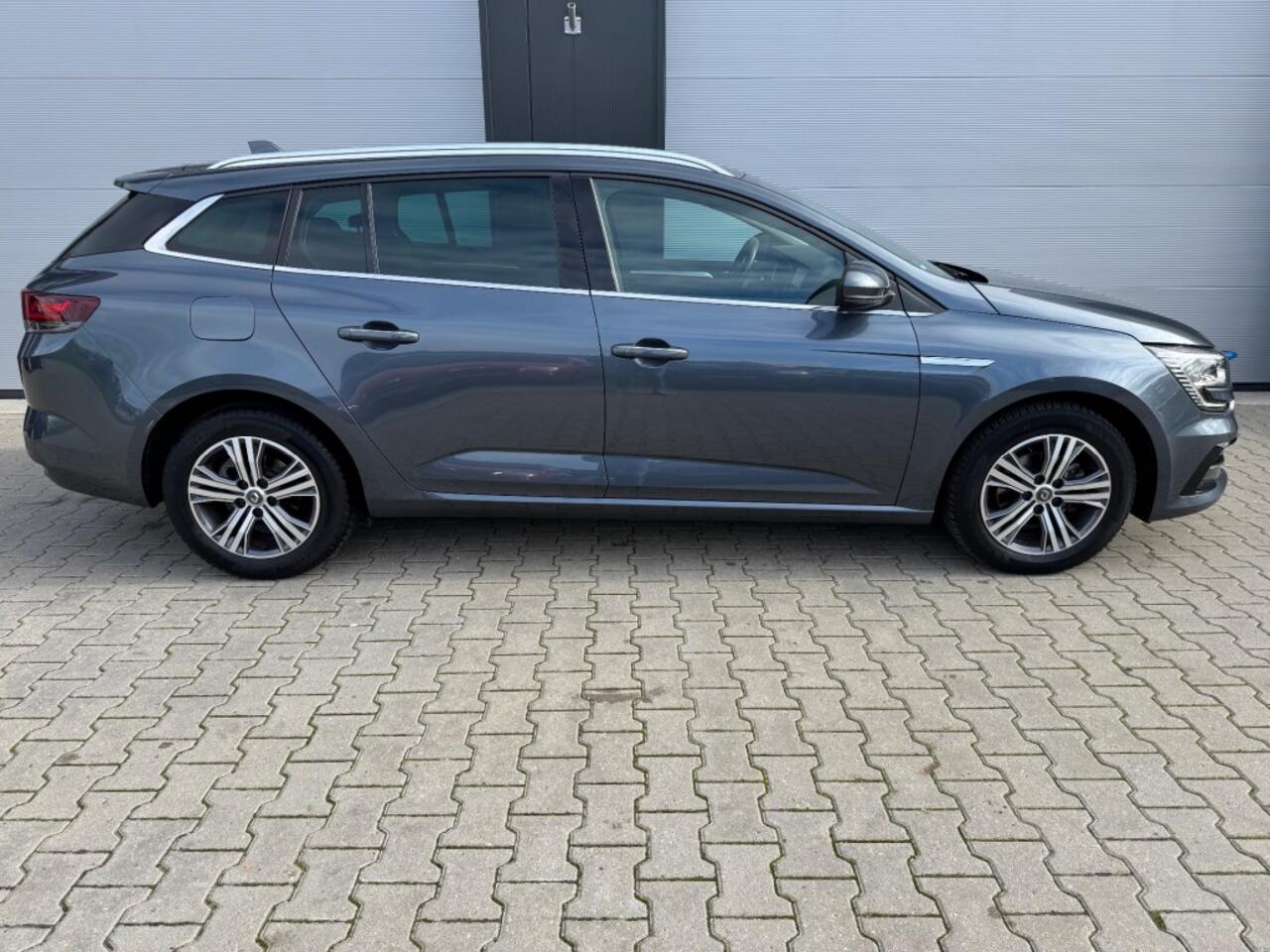 Renault MEGANE 1.3 TCE INTENS / Automaat / Trekhaak / NAP / 51589 KM / Dealer onderhouden.