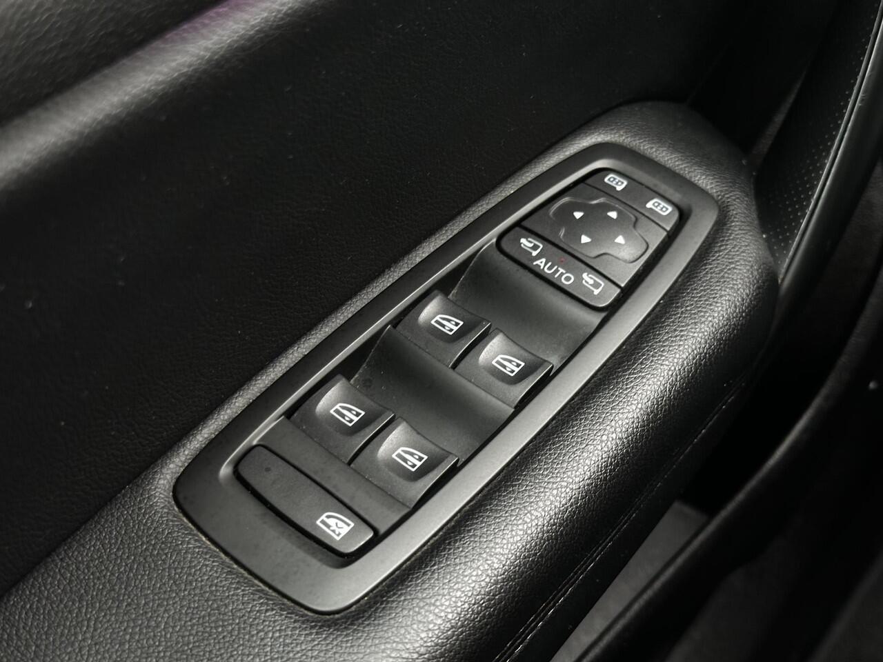 Renault MEGANE Estate 1.3 TCe Business Edition One | Full Led | Stoelverwarming | Stuurverwarming | Digitaal Dash |