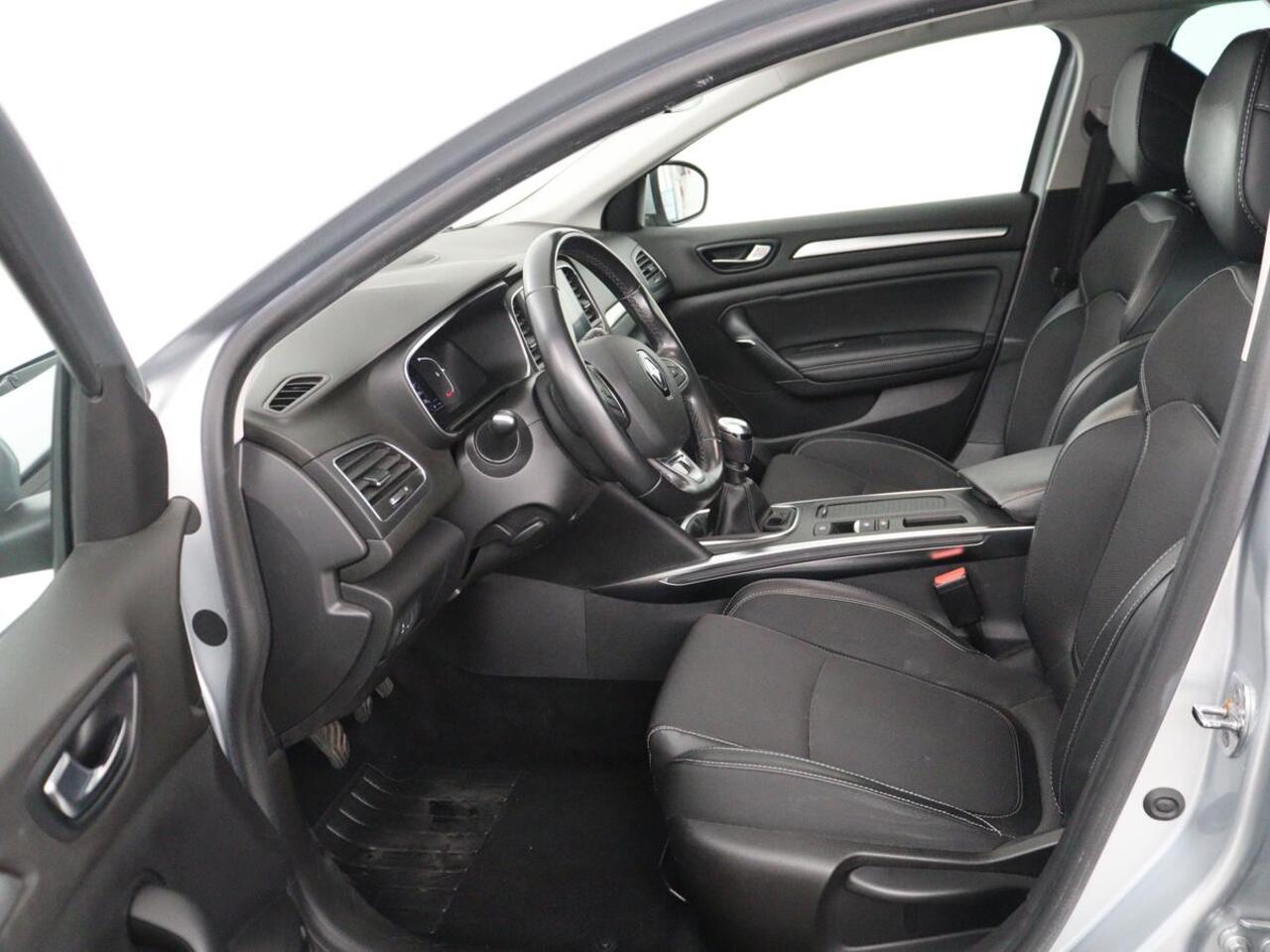 Renault MEGANE 1.3 TCe Intens | Trekhaak | Carplay | Keyless | Navigatie | Full LED | Climate control | Parkeerhulp | Bluetooth | Cruise control