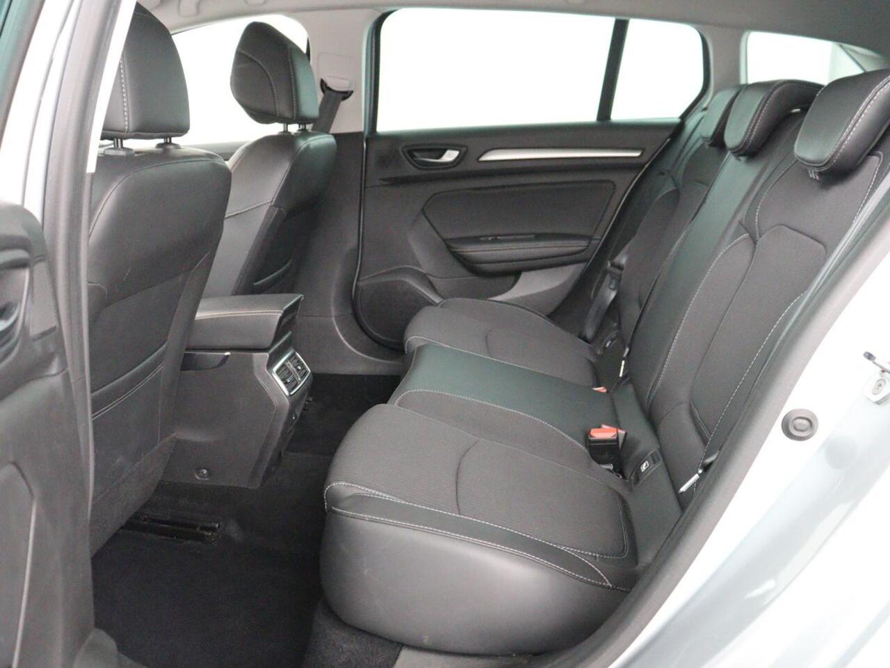Renault MEGANE 1.3 TCe Intens | Trekhaak | Carplay | Keyless | Navigatie | Full LED | Climate control | Parkeerhulp | Bluetooth | Cruise control