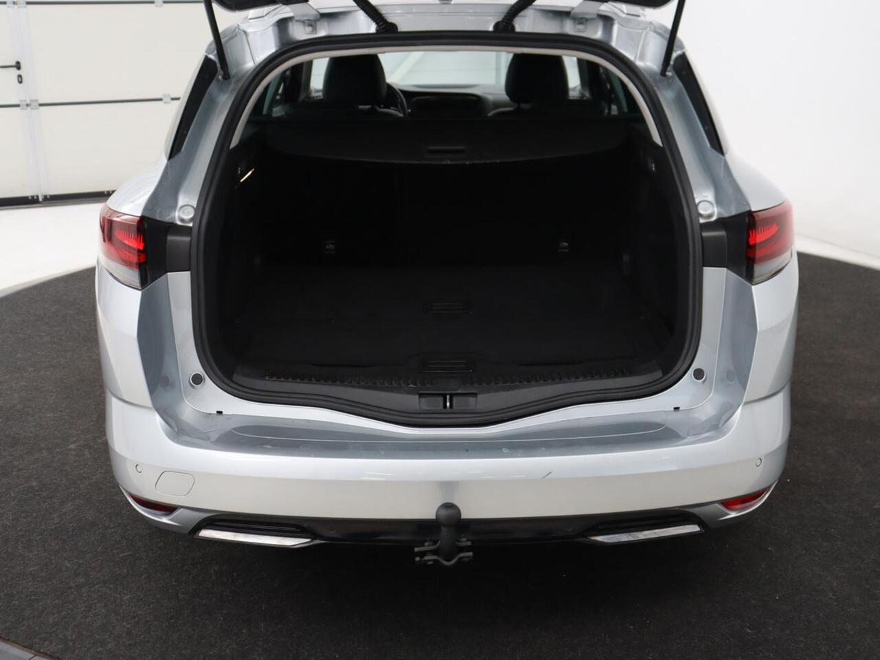 Renault MEGANE 1.3 TCe Intens | Trekhaak | Carplay | Keyless | Navigatie | Full LED | Climate control | Parkeerhulp | Bluetooth | Cruise control
