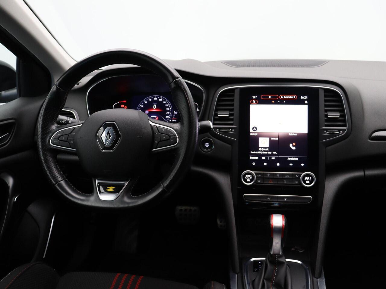 Renault MEGANE Estate TCe 140pk EDC RS Line | Trekhaak | Dealer onderhouden | Parkeersensoren voor en achter | Achteruitrijcamera | Climate control |