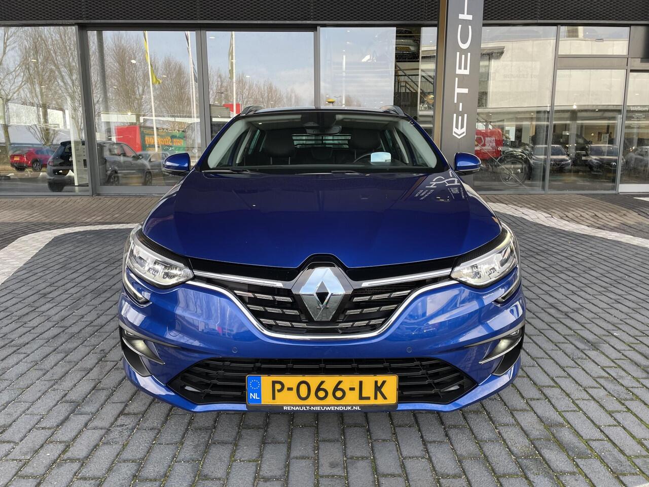 Renault MEGANE Estate 1.6 E-Tech Plug-In Hybrid 160 Intens AUTOMAAT / TREKHAAK / APPLE CARPLAY EN ANDROID AUTO / NAVIGATIE / PARKEERSENSOREN / PARKEERCAMERA / AIRCO / ADAPTIEVE CRUISE CONTROL / SCHUIFDAK / DEALER ONDERHOUDEN!