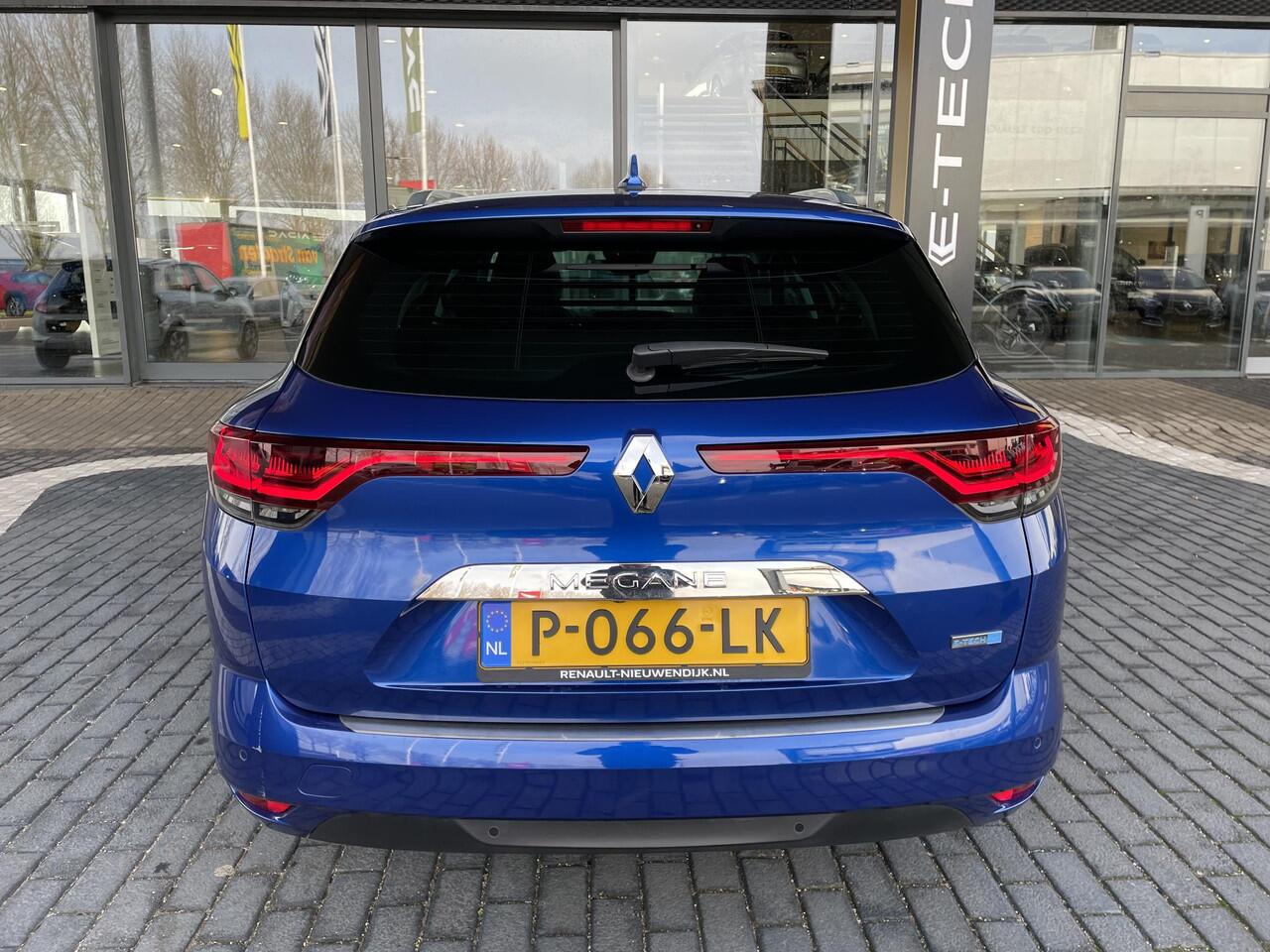 Renault MEGANE Estate 1.6 E-Tech Plug-In Hybrid 160 Intens AUTOMAAT / TREKHAAK / APPLE CARPLAY EN ANDROID AUTO / NAVIGATIE / PARKEERSENSOREN / PARKEERCAMERA / AIRCO / ADAPTIEVE CRUISE CONTROL / SCHUIFDAK / DEALER ONDERHOUDEN!