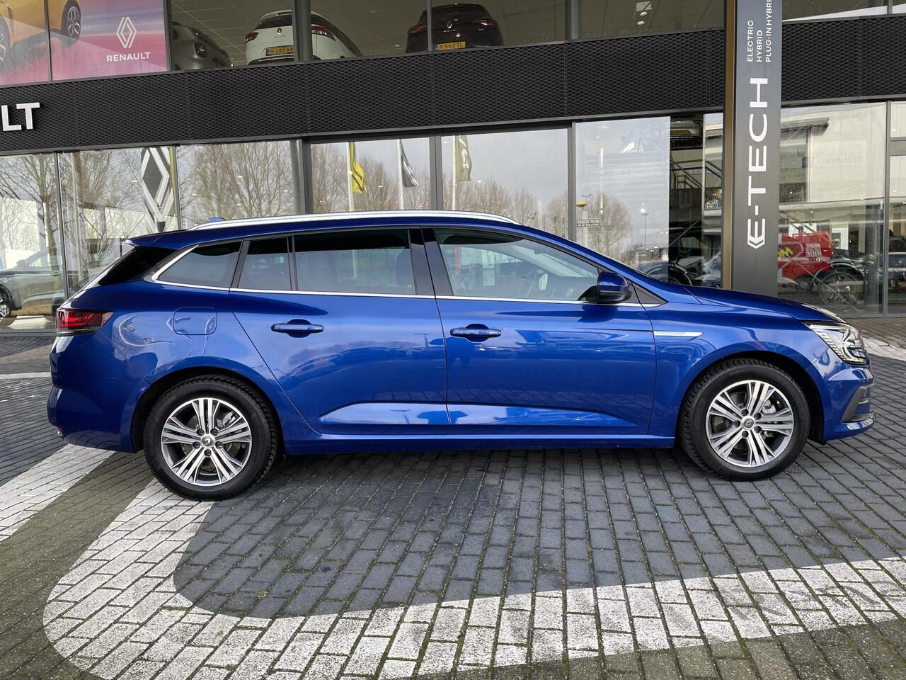 Renault MEGANE Estate 1.6 E-Tech Plug-In Hybrid 160 Intens AUTOMAAT / TREKHAAK / APPLE CARPLAY EN ANDROID AUTO / NAVIGATIE / PARKEERSENSOREN / PARKEERCAMERA / AIRCO / ADAPTIEVE CRUISE CONTROL / SCHUIFDAK / DEALER ONDERHOUDEN!