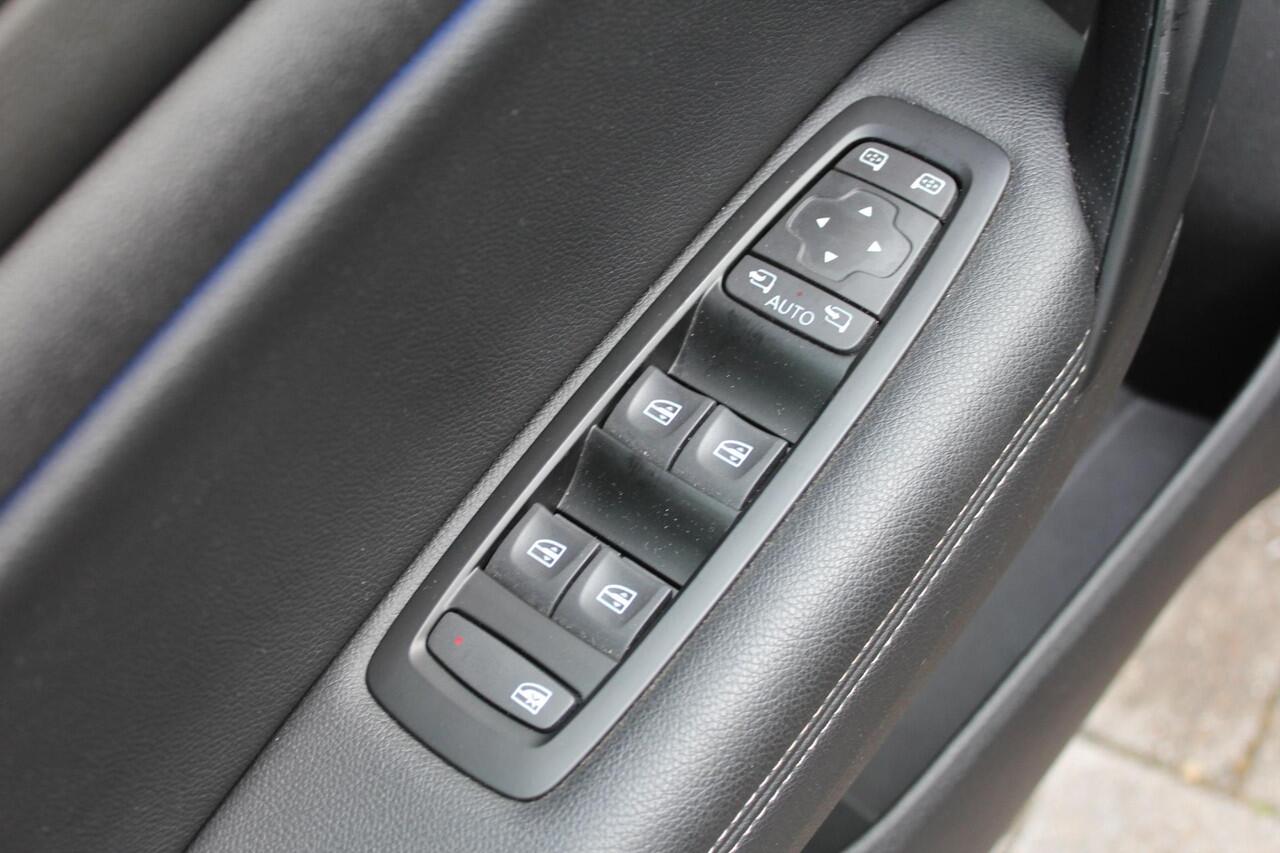 Renault MEGANE Estate 1.3 TCe Intens 140 pk Navigatie, Cruise control, stoel/stuur verw., Clima,17LMV