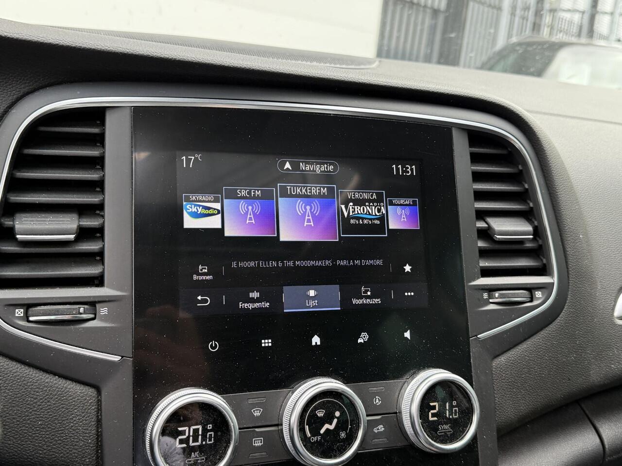 Renault MEGANE Estate 1.3 TCe Intens | Panoramadak | Parkeerhulp | Navigatie | Dealer Onderhouden