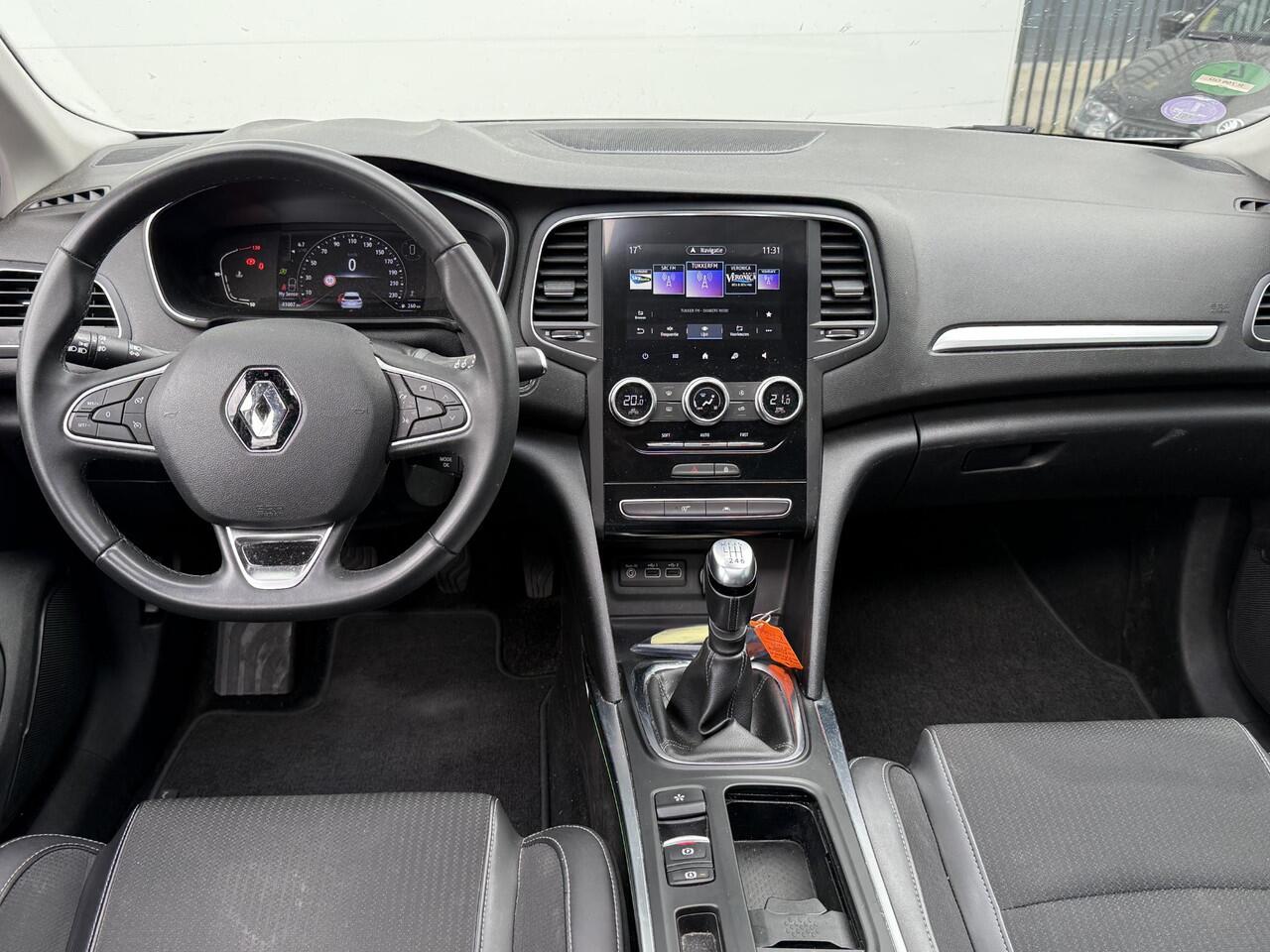 Renault MEGANE Estate 1.3 TCe Intens | Panoramadak | Parkeerhulp | Navigatie | Dealer Onderhouden