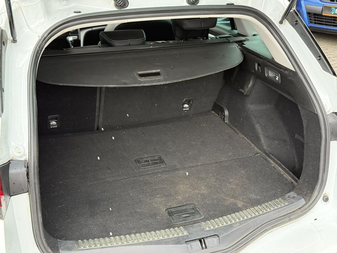 Renault MEGANE Estate 1.3 TCe Intens | Panoramadak | Parkeerhulp | Navigatie | Dealer Onderhouden