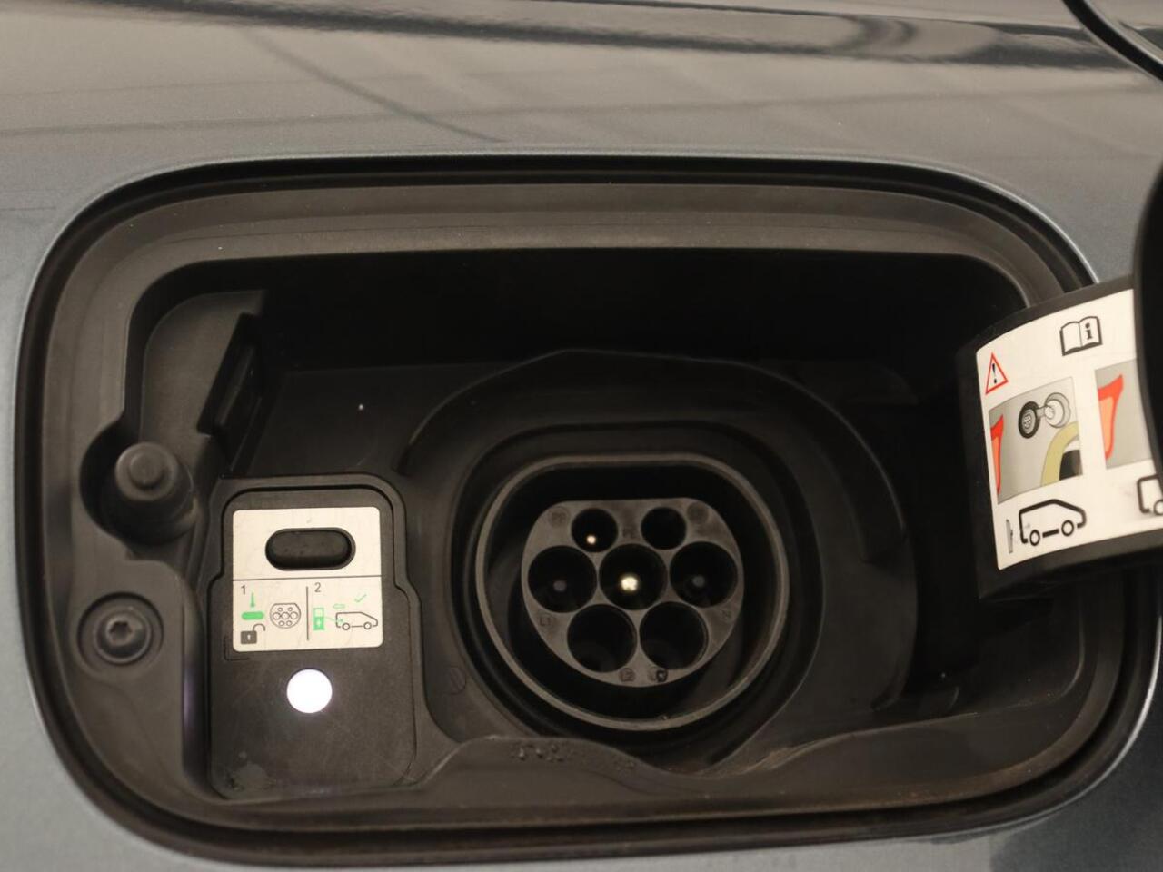 Renault MEGANE 1.6 E-Tech Plug-In Hybrid 160 Intens | Half leder | Carplay | Full LED | Keyless | Navigatie | Parkeerhulp | Cruise control | Sfeerverlichting | Climate control