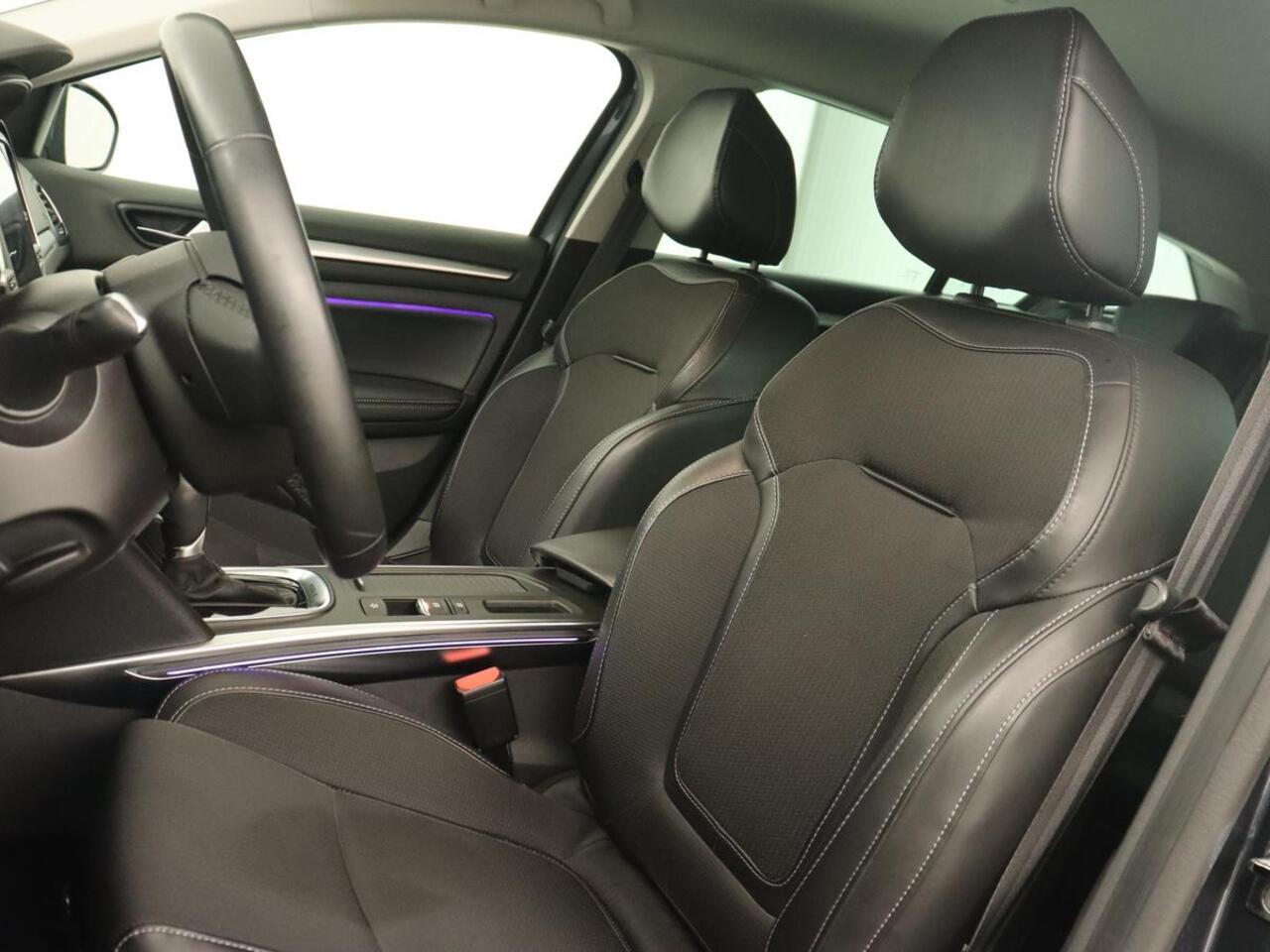 Renault MEGANE 1.6 E-Tech Plug-In Hybrid 160 Intens | Half leder | Carplay | Full LED | Keyless | Navigatie | Parkeerhulp | Cruise control | Sfeerverlichting | Climate control