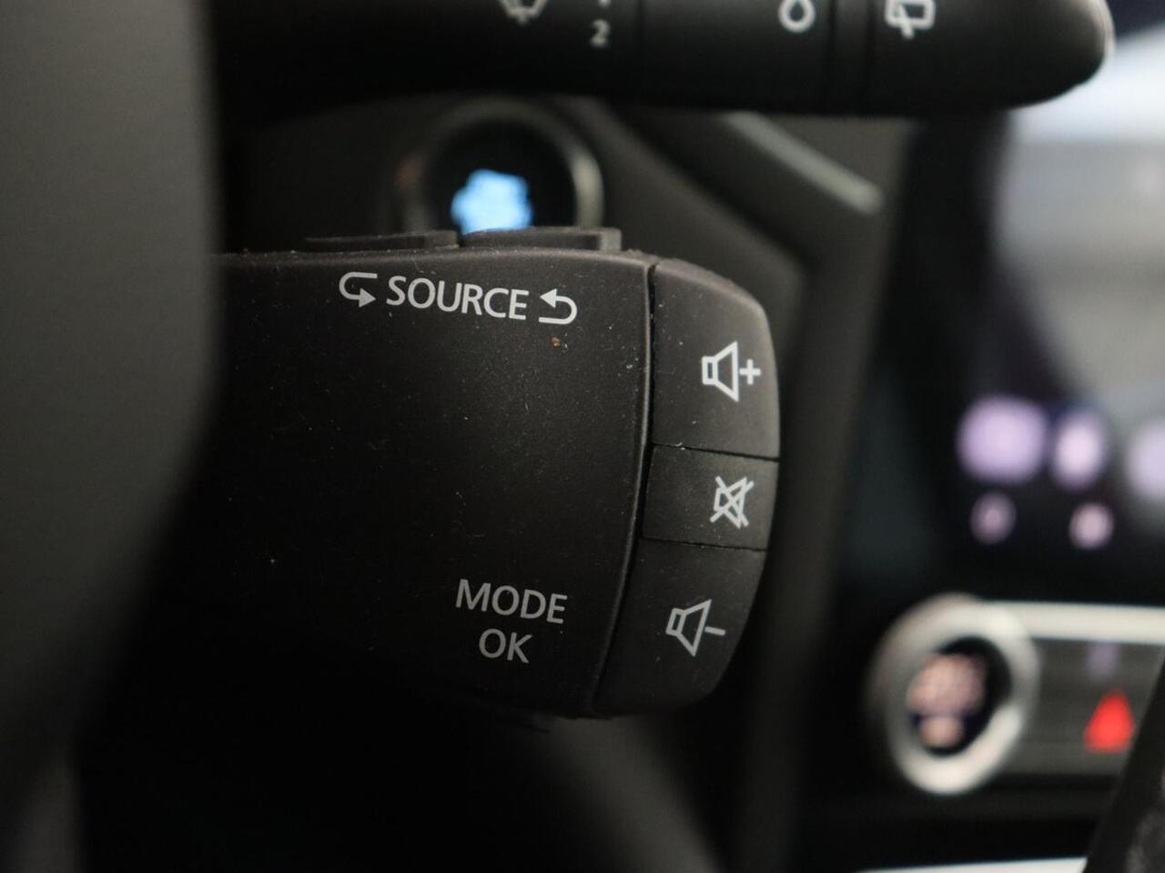 Renault MEGANE 1.6 E-Tech Plug-In Hybrid 160 | Stoelverwarming | Head-Up | Trekhaak | Adaptive cruise | Carplay | Digital Cockpit | Climate control | Navigatie | Keyless | PHEV | Plug In