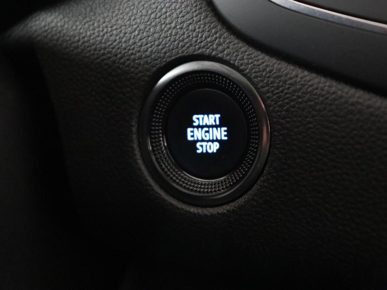 Renault MEGANE 1.6 E-Tech Plug-In Hybrid 160 | Stoelverwarming | Head-Up | Trekhaak | Adaptive cruise | Carplay | Digital Cockpit | Climate control | Navigatie | Keyless | PHEV | Plug In