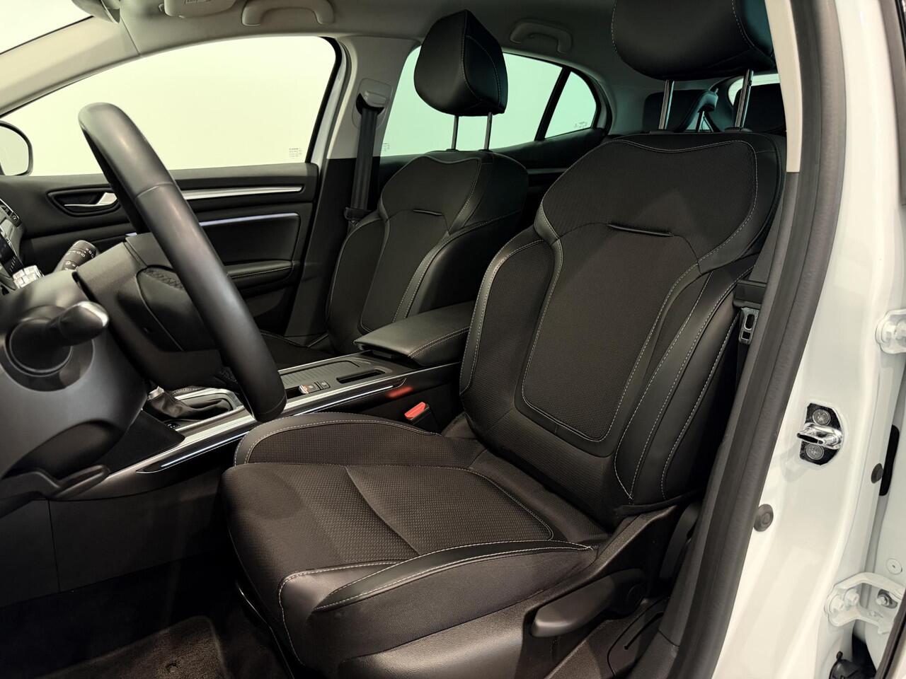 Renault MEGANE 1.3 TCe 140 EDC Intens | Navigatie | Climate Control | Cruise Control | Lichtmetalen velgen 16" | Apple Carplay/Android Auto | All season banden