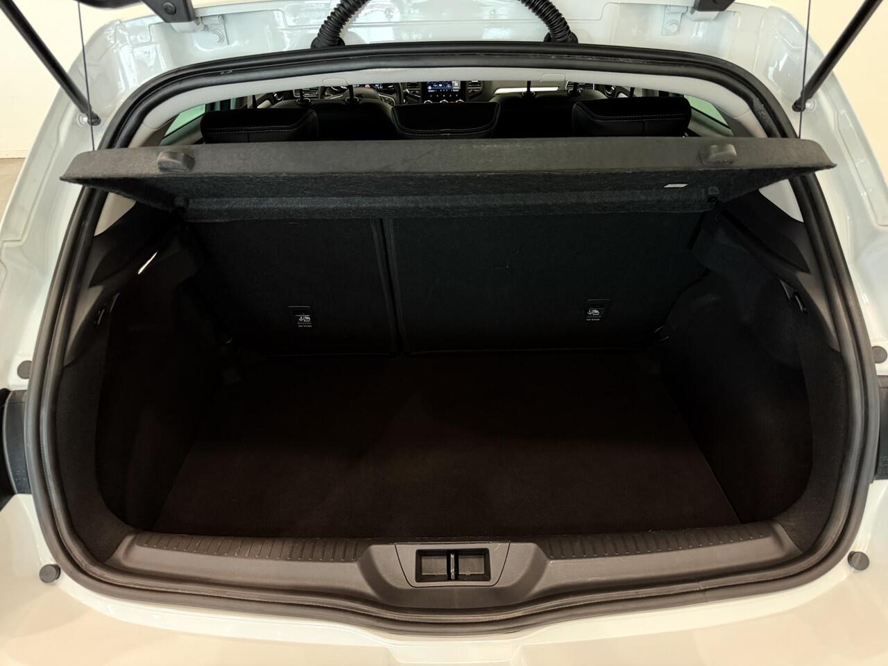 Renault MEGANE 1.3 TCe 140 EDC Intens | Navigatie | Climate Control | Cruise Control | Lichtmetalen velgen 16" | Apple Carplay/Android Auto | All season banden