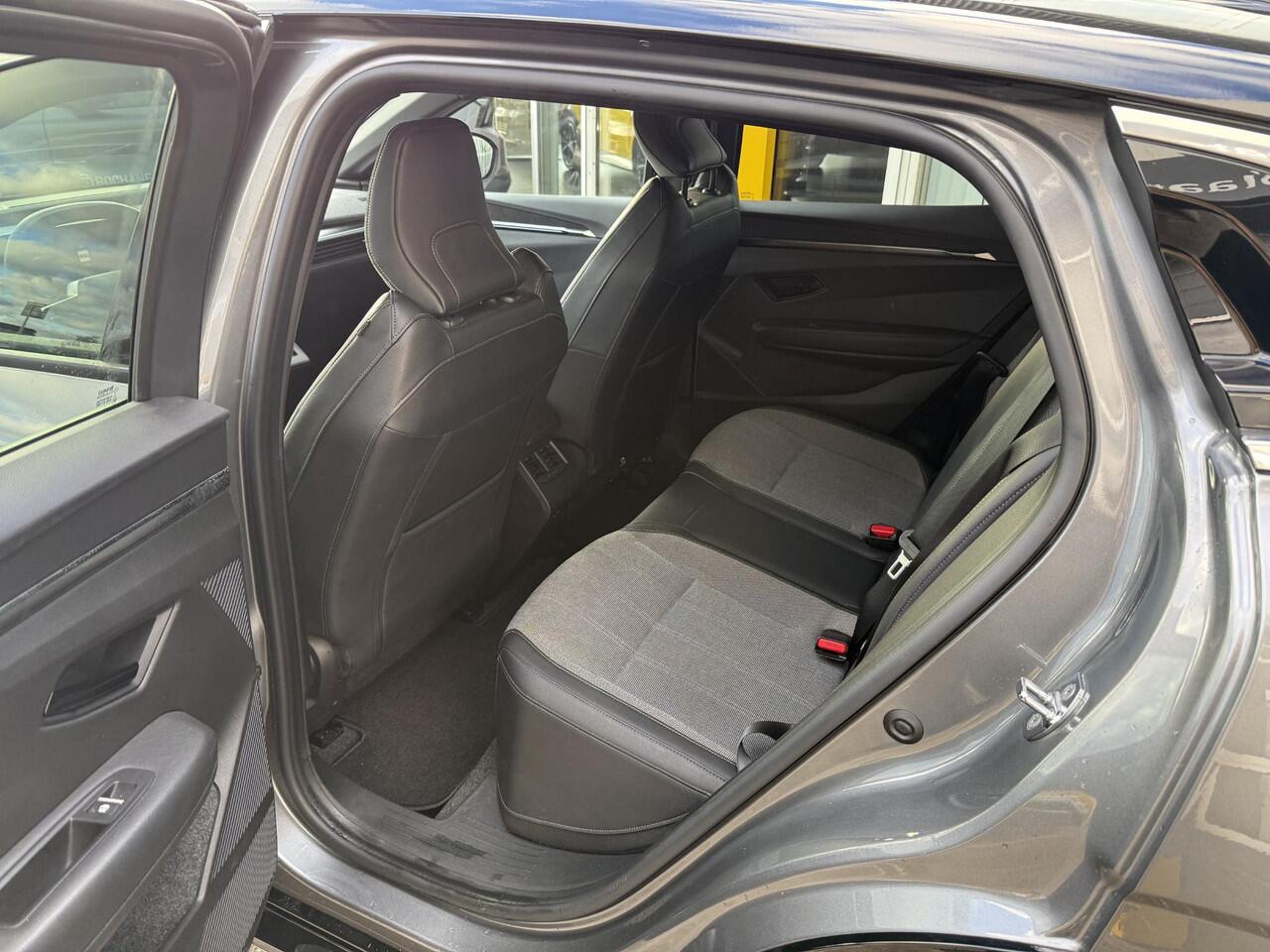 Renault MEGANE E-Tech EV60 Optimum Charge Techno | NAP | Eerste eigenaar | TREKHAAK | Navigatie Google | Dodehoek detectie | Pack Winter | Achteruitrijcamera | DAB | LED |