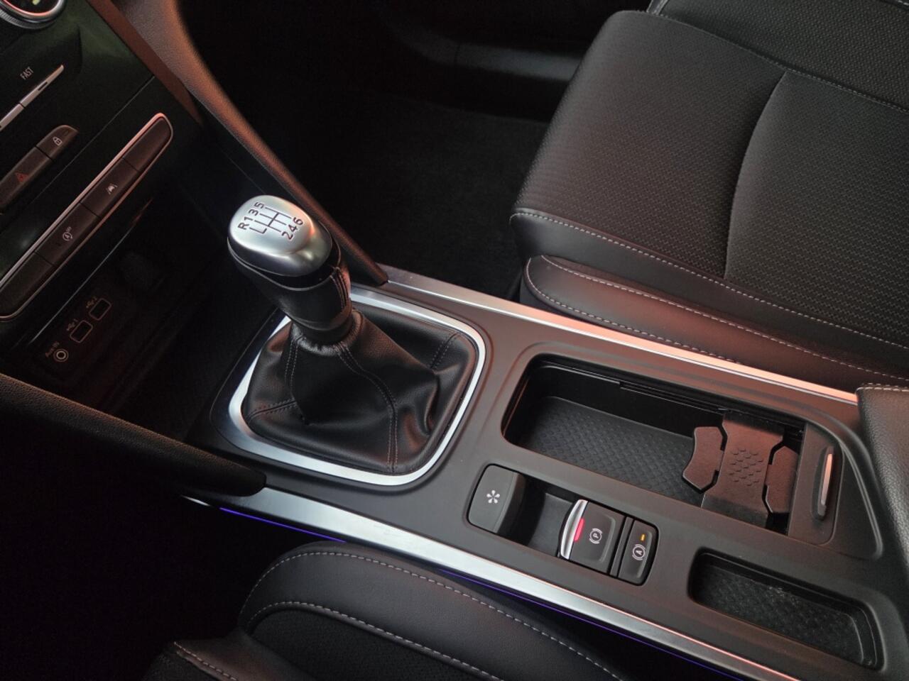 Renault MEGANE Estate 140pk TCe Intens | Navi | Climate | Trekhaak