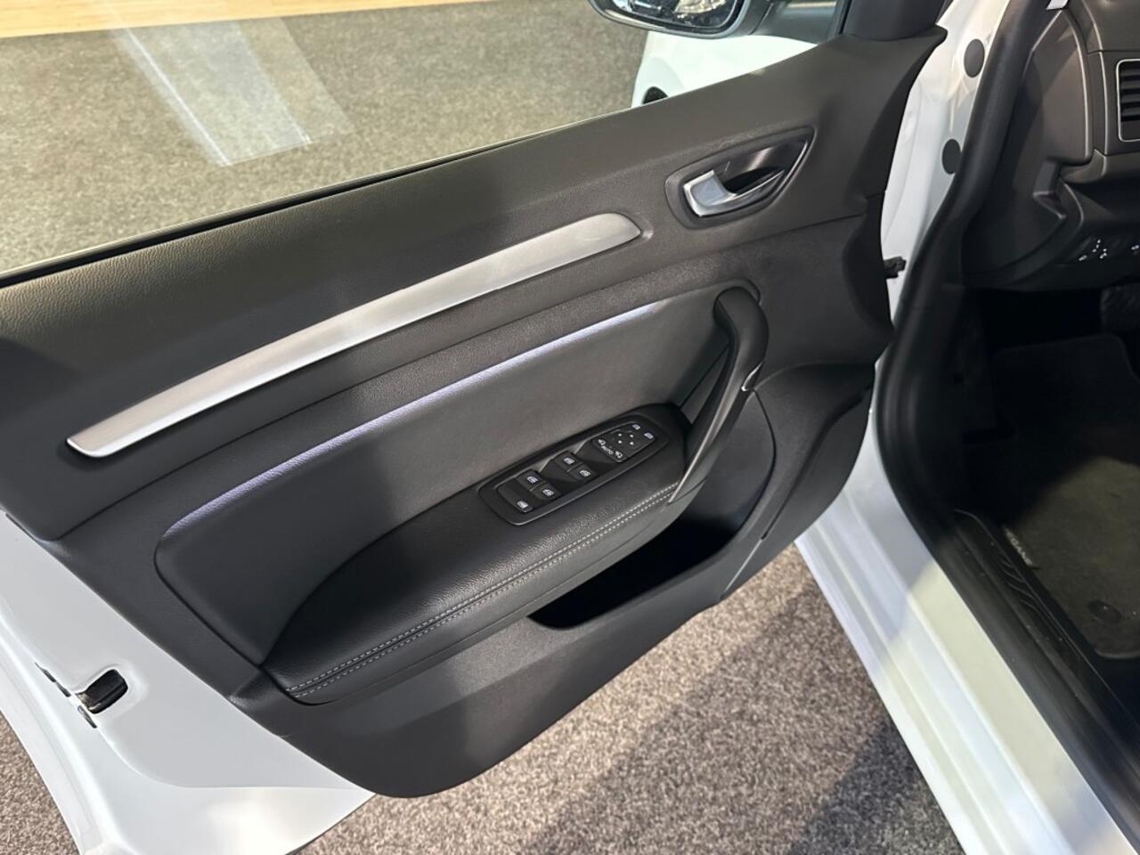 Renault MEGANE 1.3 TCE INTENS NAP l PANORAMA l CAMERA l HUD l STOELVERW l