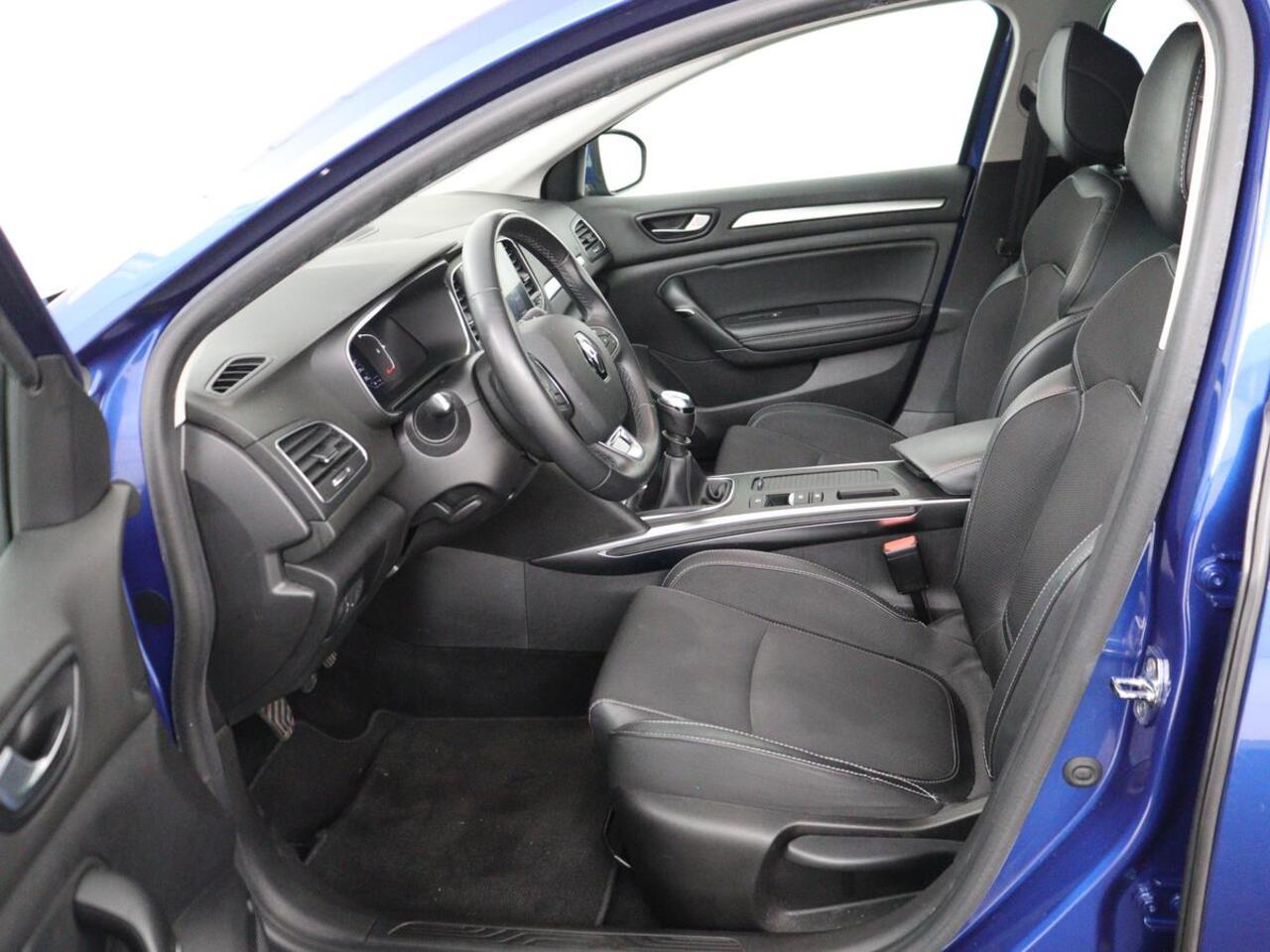 Renault MEGANE 1.3 TCe Intens | Trekhaak | Carplay | Keyless | Navigatie | Full LED | Parkeerhulp | Climate control | Bluetooth | Cruise control