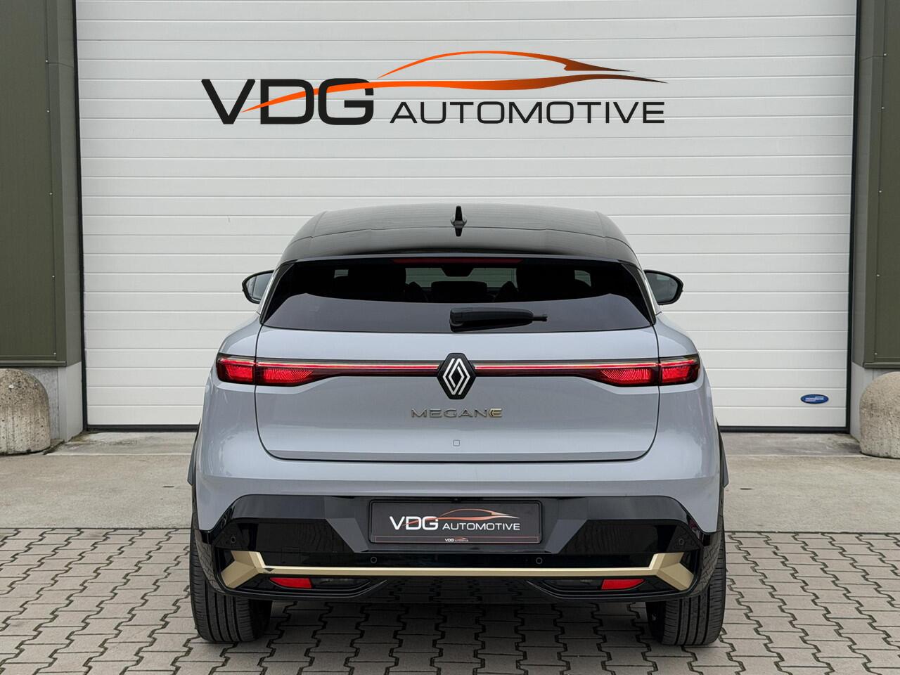 Renault MEGANE E-Tech EV60 Optimum Charge 220 Iconic / SOH 93% / Warmtepomp / Camera Binnenspiegel / 360 Camera / Navigatie / Carplay / Clima / Two Tone / 20" lm