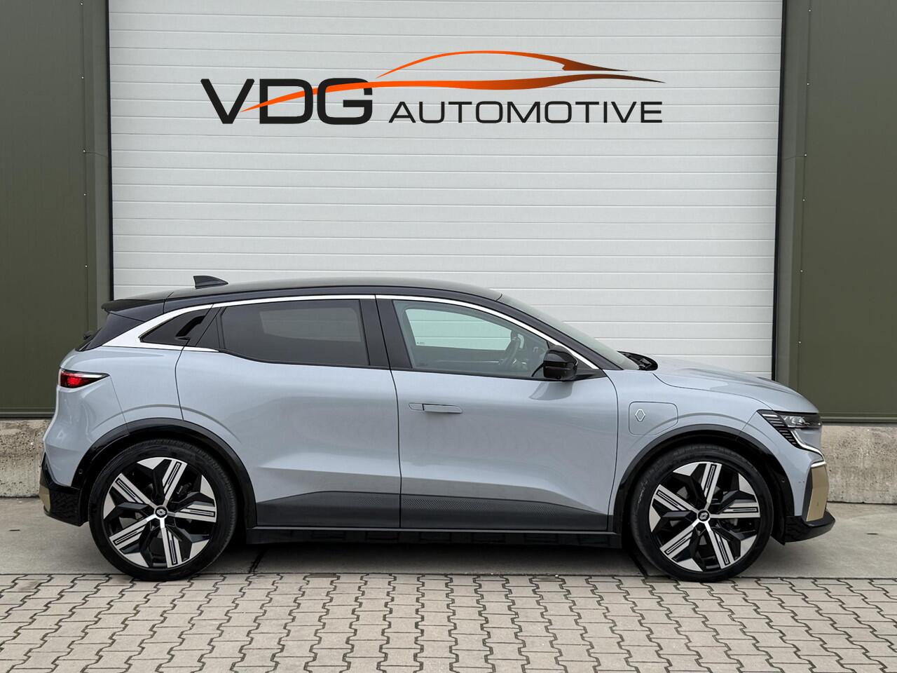 Renault MEGANE E-Tech EV60 Optimum Charge 220 Iconic / SOH 93% / Warmtepomp / Camera Binnenspiegel / 360 Camera / Navigatie / Carplay / Clima / Two Tone / 20" lm