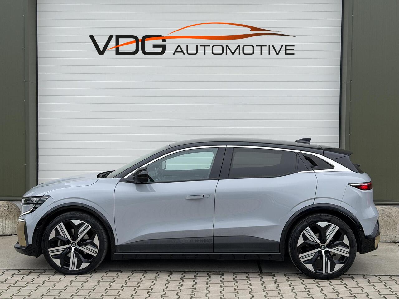 Renault MEGANE E-Tech EV60 Optimum Charge 220 Iconic / SOH 93% / Warmtepomp / Camera Binnenspiegel / 360 Camera / Navigatie / Carplay / Clima / Two Tone / 20" lm