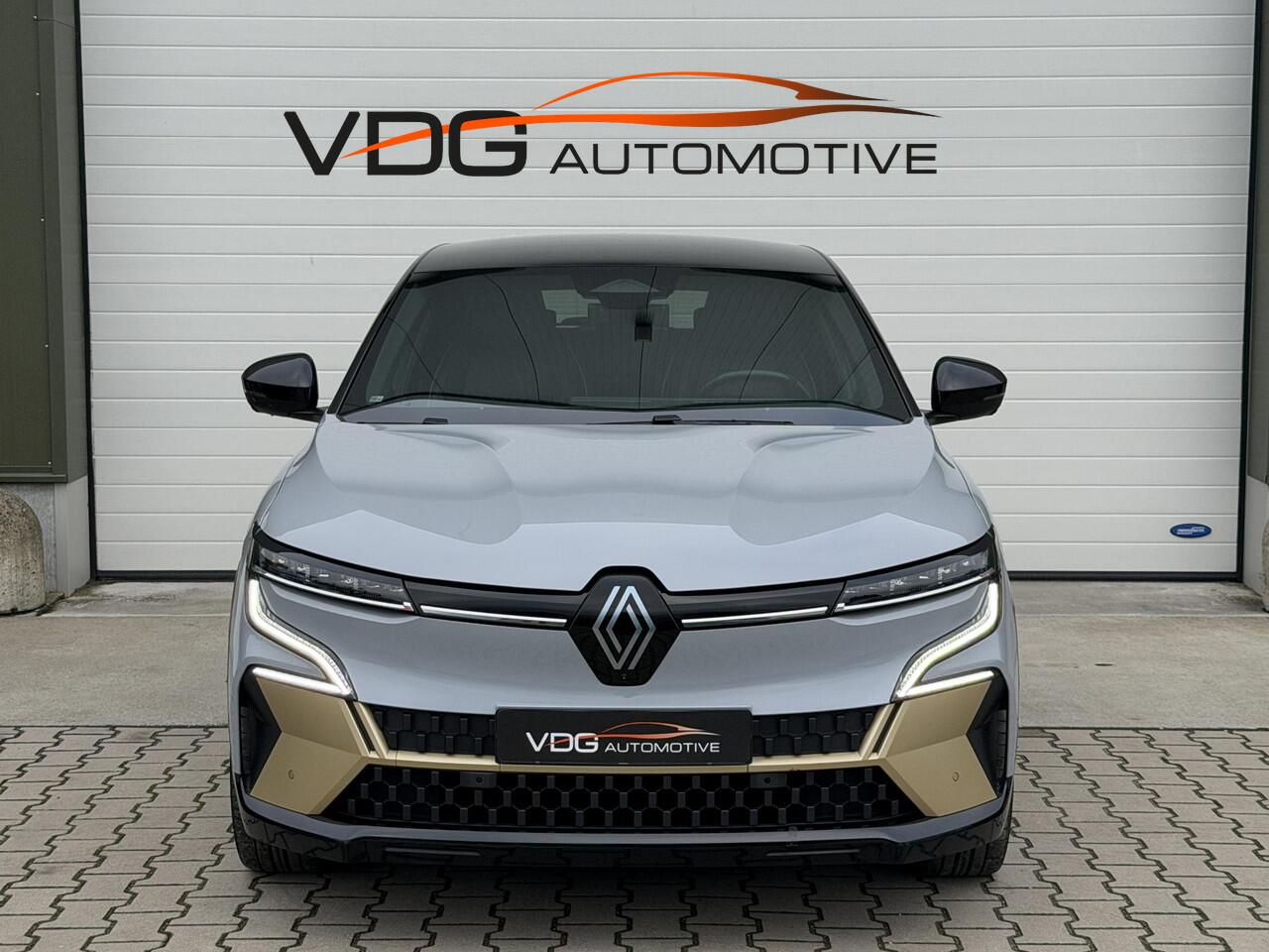 Renault MEGANE E-Tech EV60 Optimum Charge 220 Iconic / SOH 93% / Warmtepomp / Camera Binnenspiegel / 360 Camera / Navigatie / Carplay / Clima / Two Tone / 20" lm
