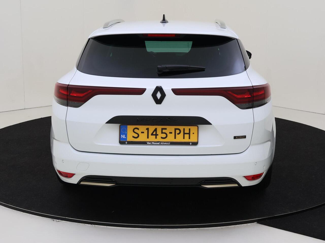 Renault MEGANE Estate 1.6 E-Tech Plug-In Hybrid 160 E-Tech Engineered | Carplay | Achteruitrijcamera | Adaptive Cruise Control | Navigatie | Stoelverwarming | Keyless