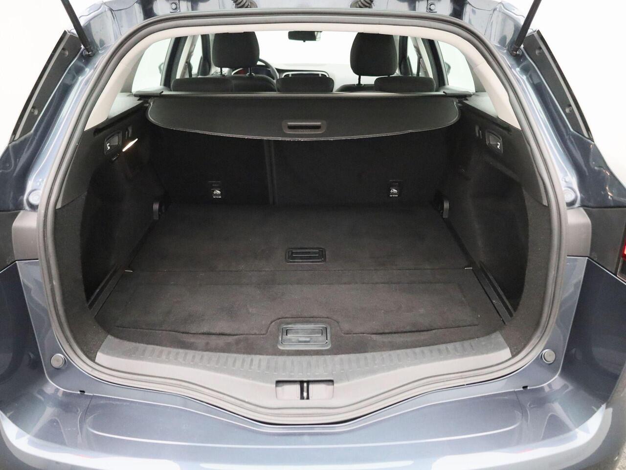 Renault MEGANE Estate 1.3 TCe 140 PK Equilibre Navigatie | Climate Control | Cruise Control | Parkeersensoren Voor en Achter | Apple Carplay & Android Auto