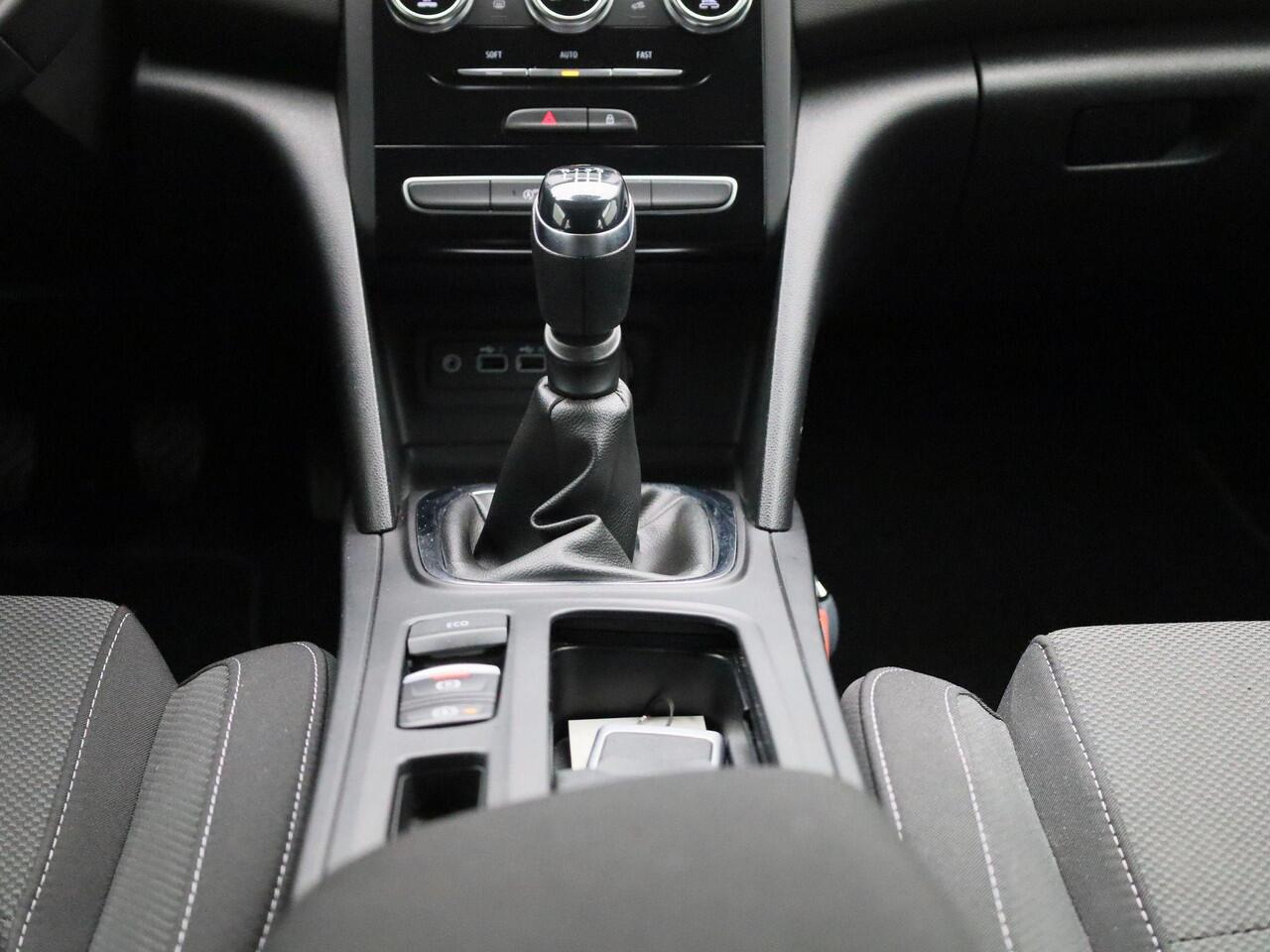 Renault MEGANE Estate 1.3 TCe 140 Equilibre | Navigatie | Parkeersensoren | | LM Velgen|