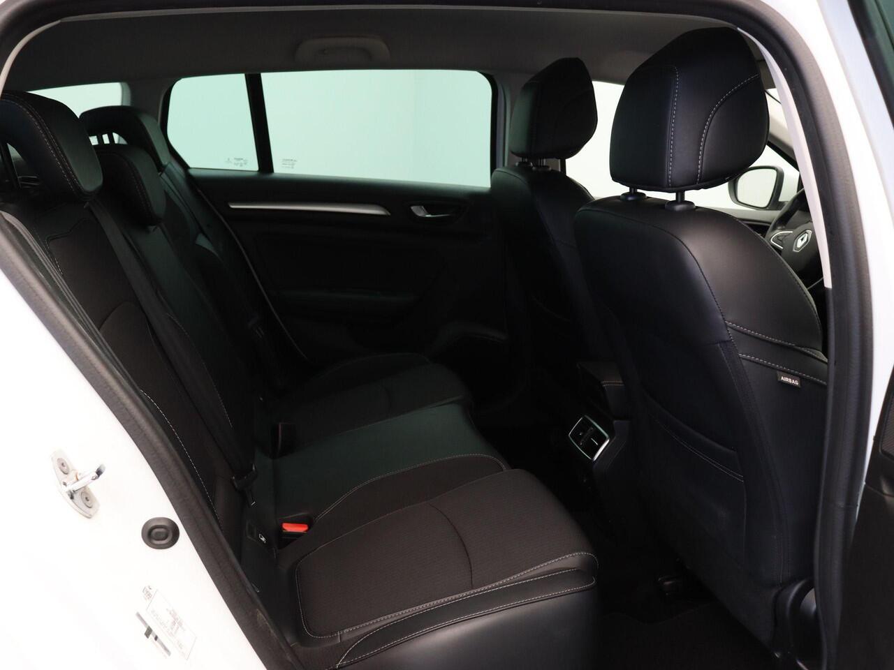 Renault MEGANE Estate TCe 140pk Techno | Stoel- en stuurverwarming | Automatisch inparkeren | Parkeersensoren rondom | Dodehoekdetectie |