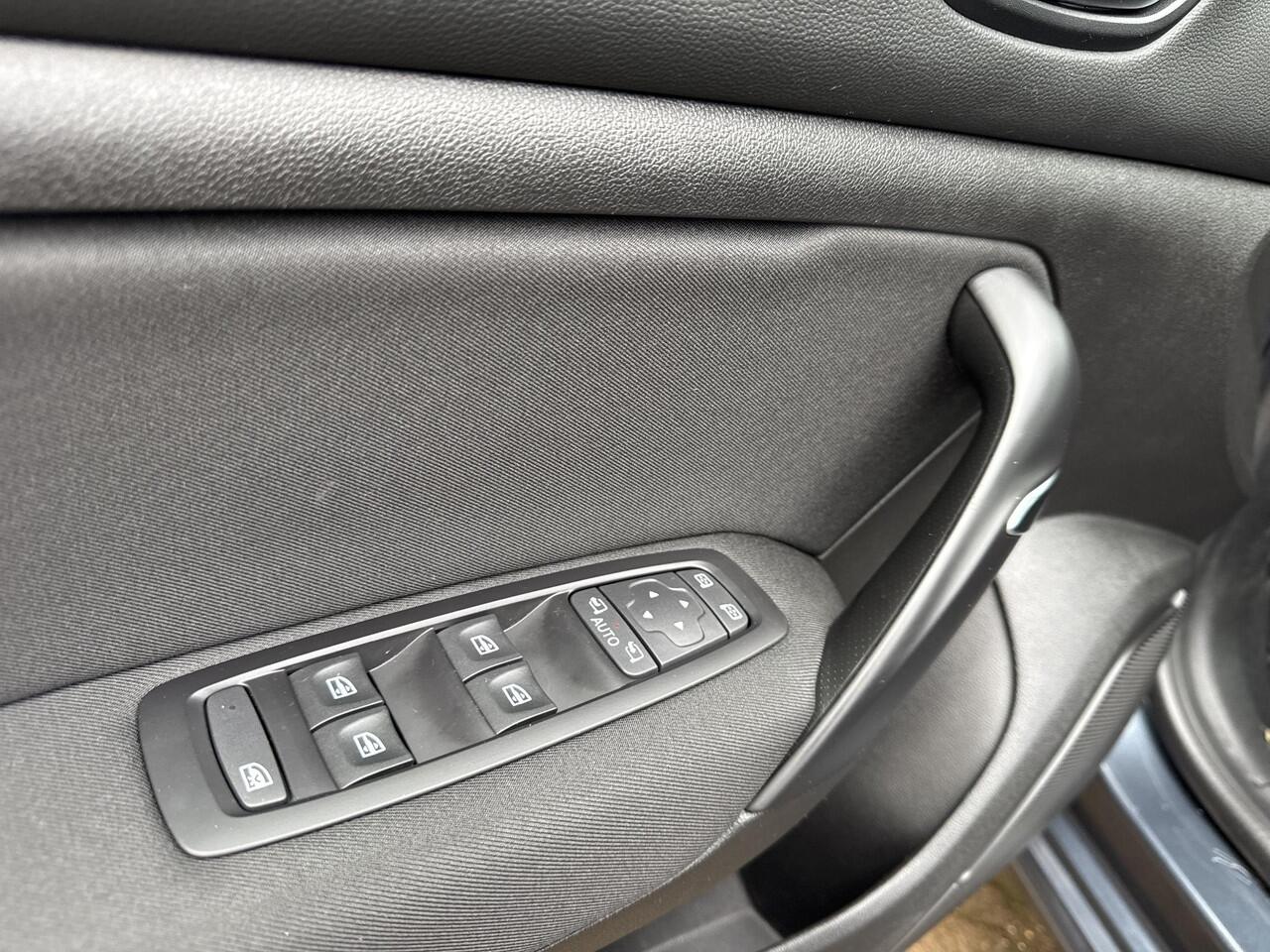 Renault MEGANE Estate 1.3 TCe 140 Equilibre 12 Maanden BOVAG garantie