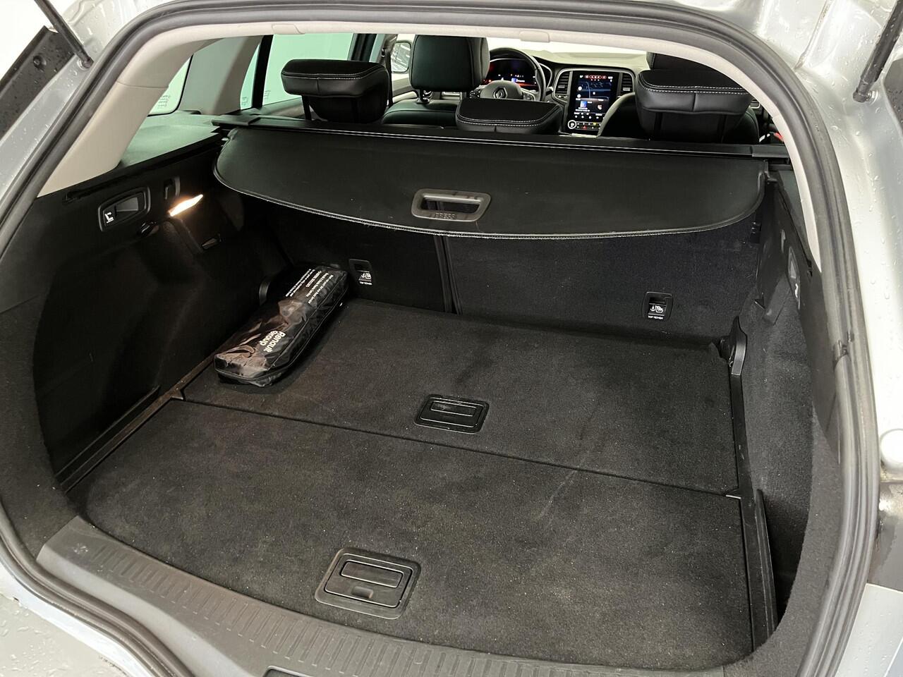 Renault MEGANE Estate 1.3 TCe 140 EDC Techno | Trekhaak | All-season banden | Dodehoek Detectie | Camera | Carplay