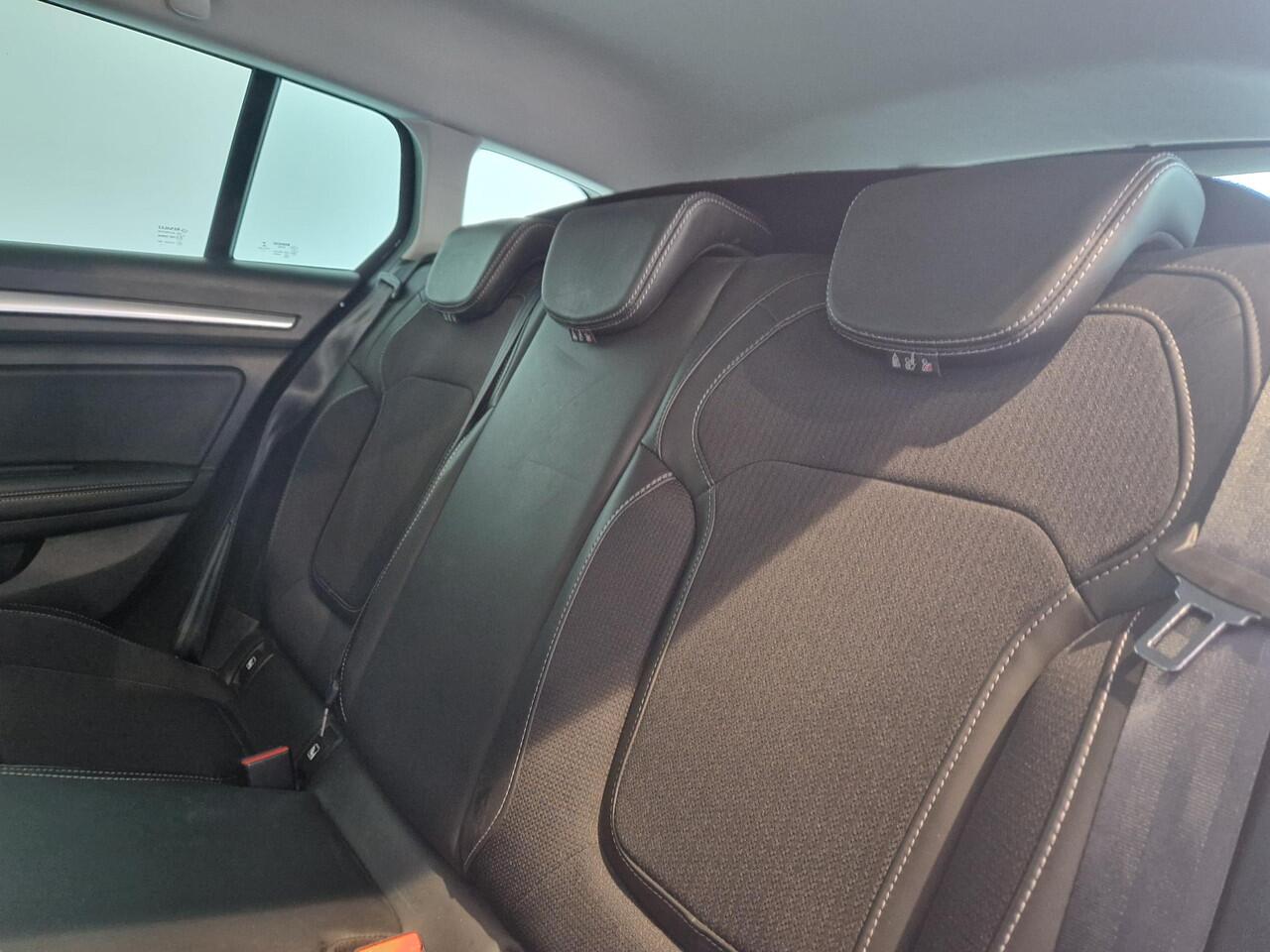 Renault MEGANE Estate 1.3 TCe 140 Techno TREKHAAK | DODEHOEK DETECTIE | NAVIGATIE | CLIMATE CONTROL