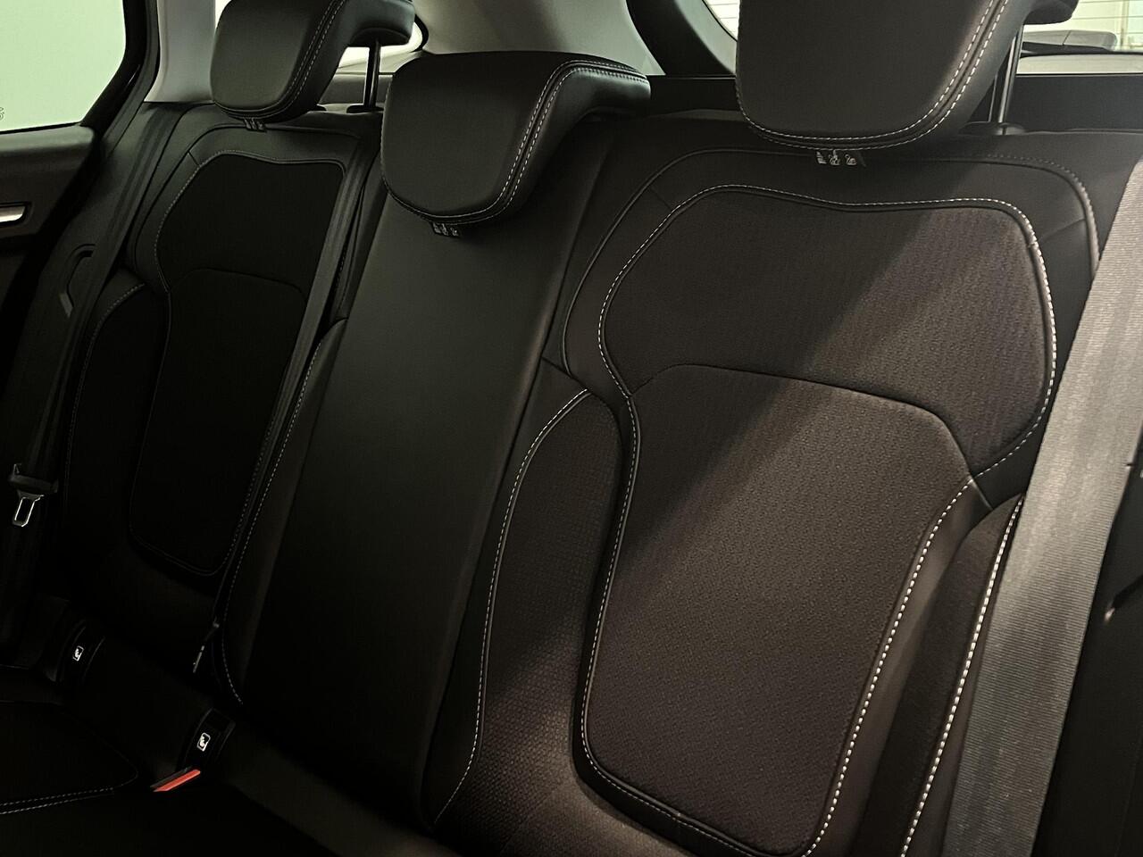 Renault MEGANE Estate 1.3 TCe 140 EDC Techno | Trekhaak 1.700 KG | All season banden | Dodehoek Detectie