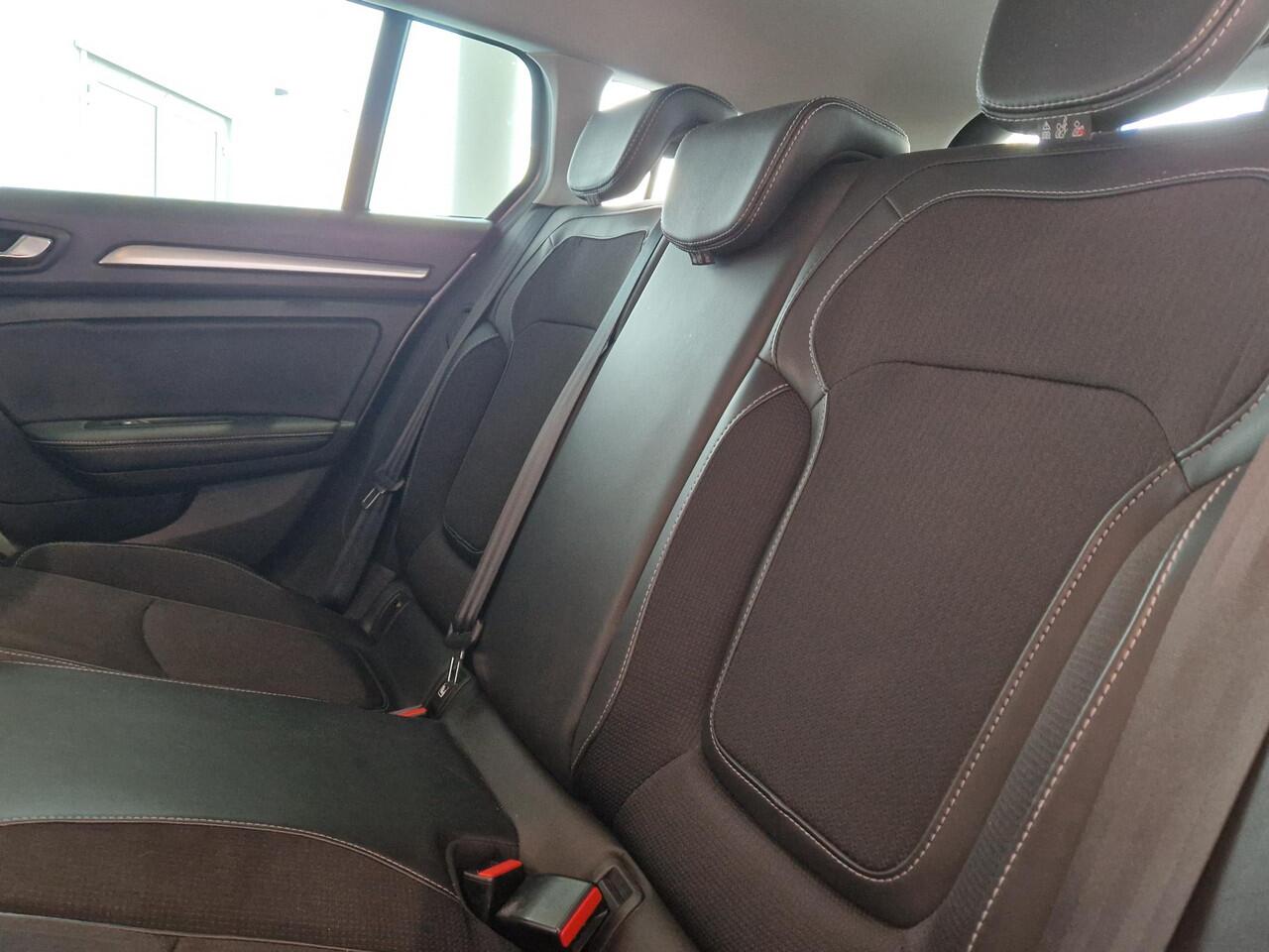 Renault MEGANE Estate 1.3 TCe 140 EDC Techno AUTOMAAT | TREKHAAK | PARKEERSENSOREN VOOR-/ACHTER | ACHTERUITRIJCAMERA | APPLE CARPLAY/ANDROID AUTO