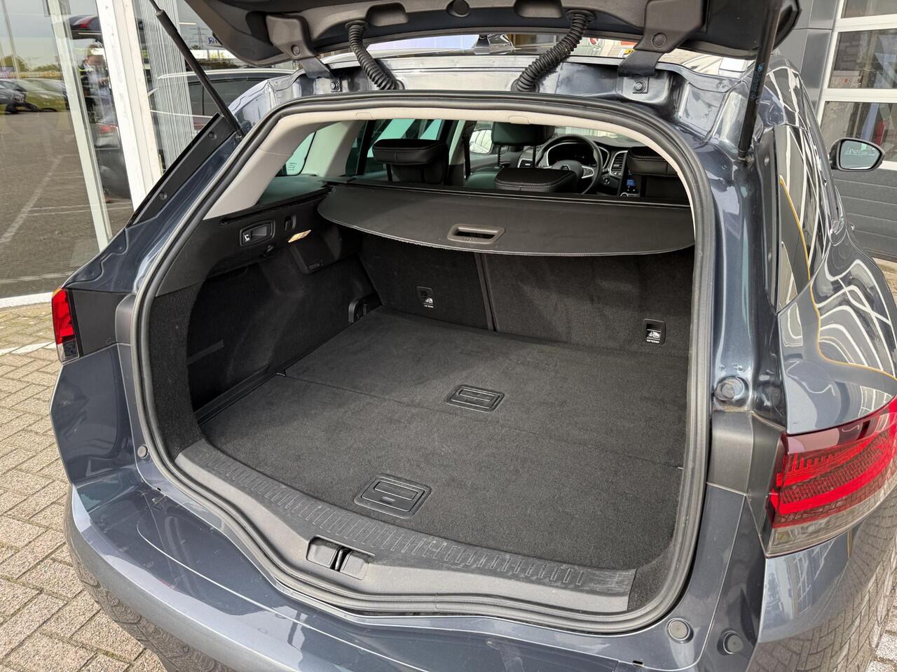 Renault MEGANE Estate 1.3 TCe 140 Techno | Trekhaak | NAP | Navigatie | Achteruitrijcamera | DAB | Key-less | Climate Control | LED | Dodehoek detectie |