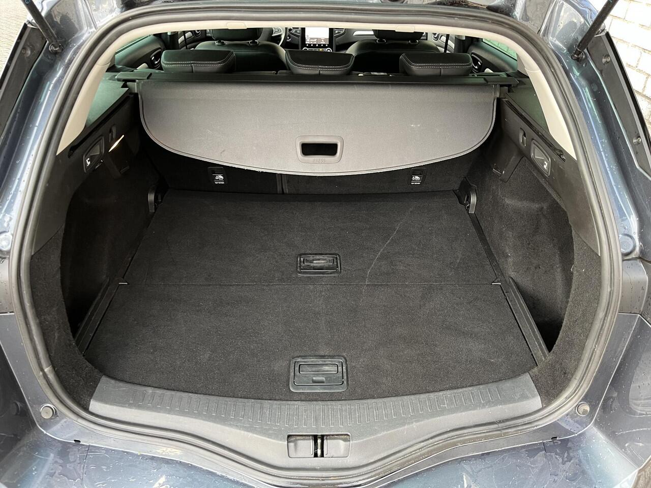 Renault MEGANE Estate 1.3 TCe 140 Techno | Trekhaak | Apple CarPlay / Android Auto | Achteruitrijcamera | Navigatie |