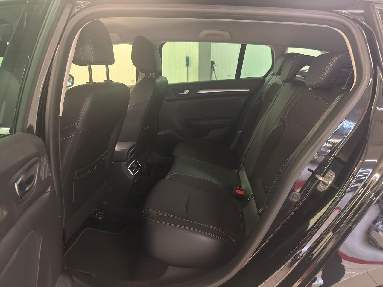 Renault MEGANE Estate 1.3 TCe 140 EDC Techno | Trekhaak | Navigatie | Achteruitrijcamera |