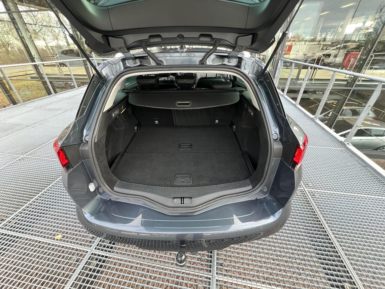 Renault MEGANE Estate 1.3 TCe 140 Techno | Trekhaak | Navigatie | Achteruitrijcamera