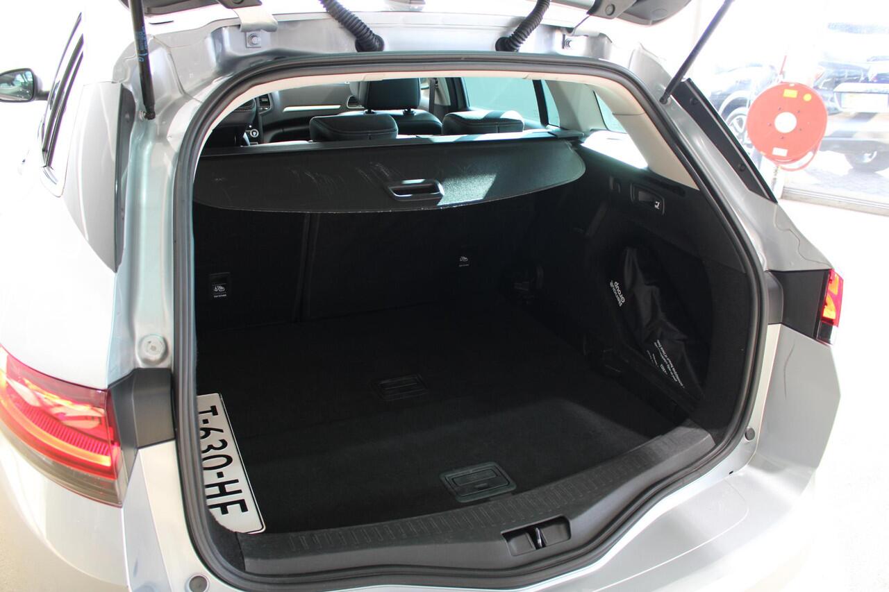 Renault MEGANE Estate 1.3 TCe 140 Techno | Trekhaak | Camera achter | Parkeersensoren voor en achter