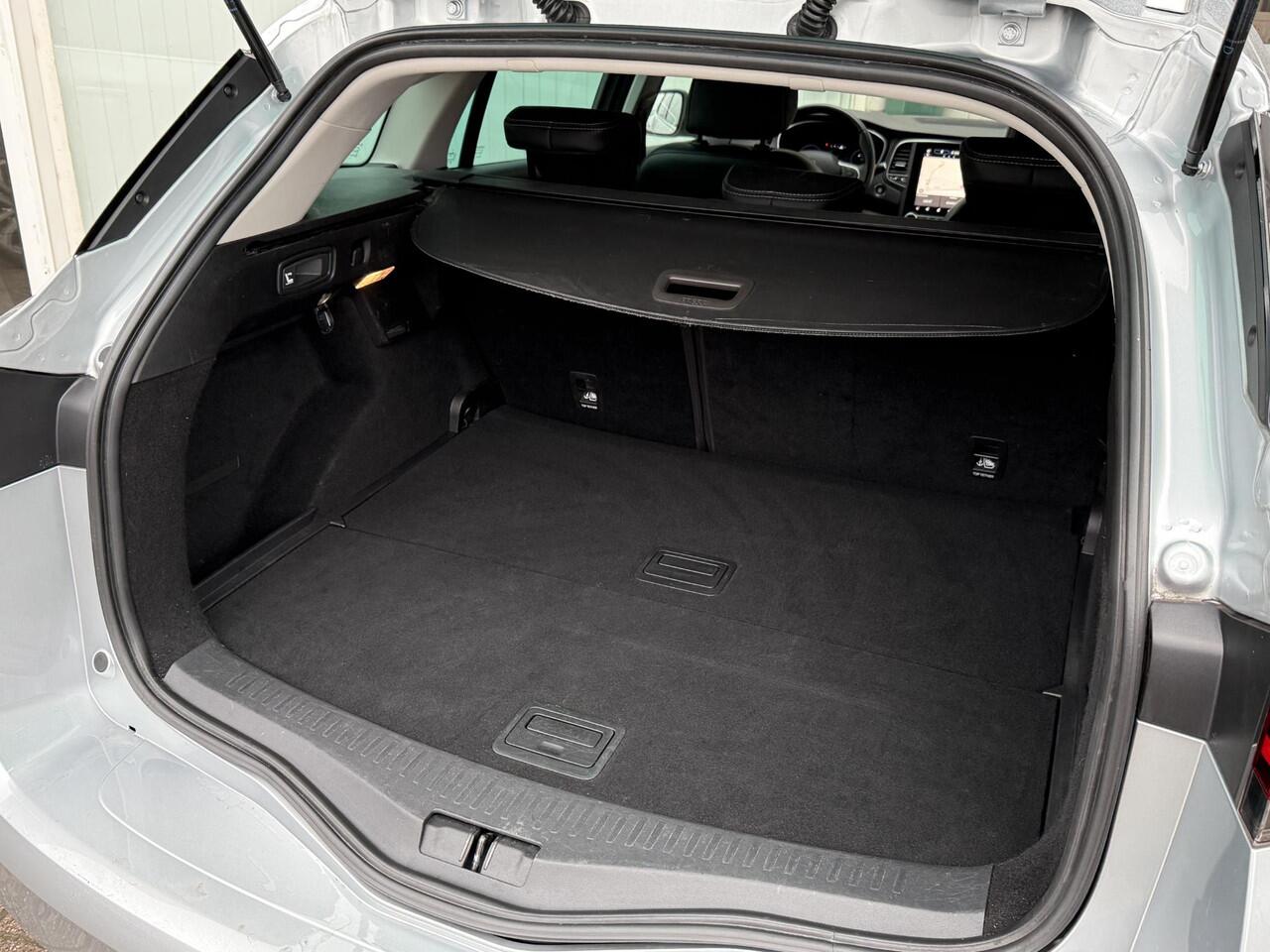 Renault MEGANE Estate 1.3 TCe 140 Techno | Trekhaak | NAP | Navigatie | Achteruitrijcamera | DAB | Key-less | Climate Control | LED | Dodehoek detectie |